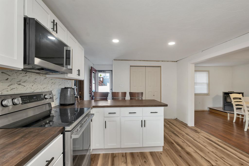 Photo of 7 Therese Road, Salem, NH 03079 (MLS # 5079161)