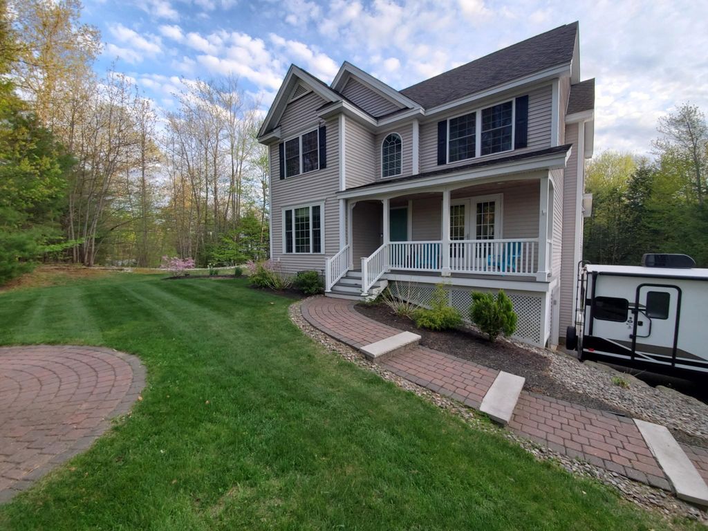 Photo of 12 Glastombury Drive, Sandown, NH 03873 (MLS # 5078240)