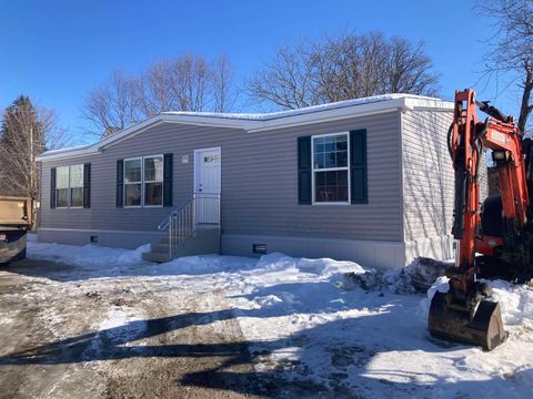 Photo of 40 School Street, Canaan, NH 03741 (MLS # 5077986)