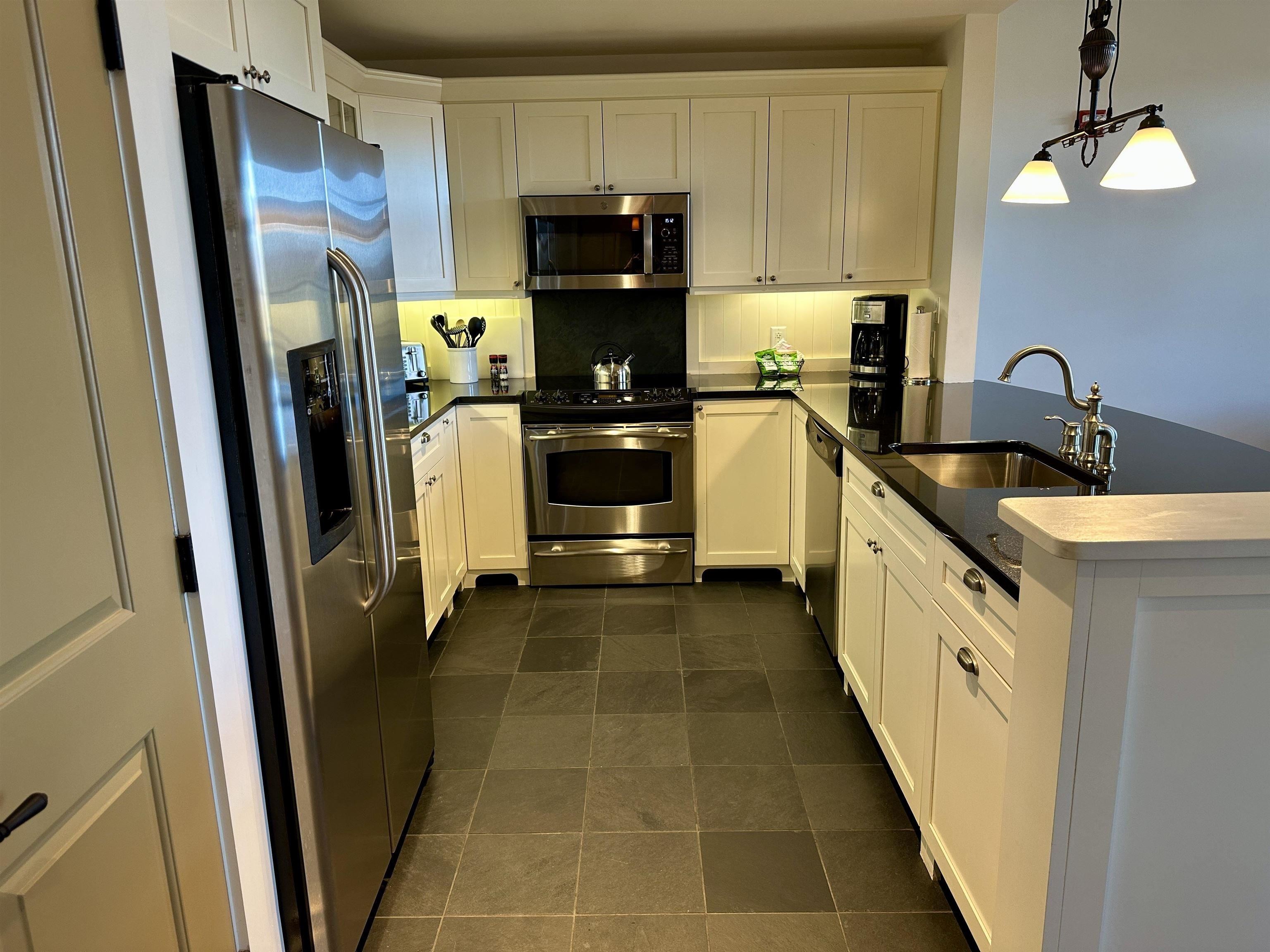 102 Forest Drive 322 (plus lockout 422)/ IV Clay Brook at Sugarbush