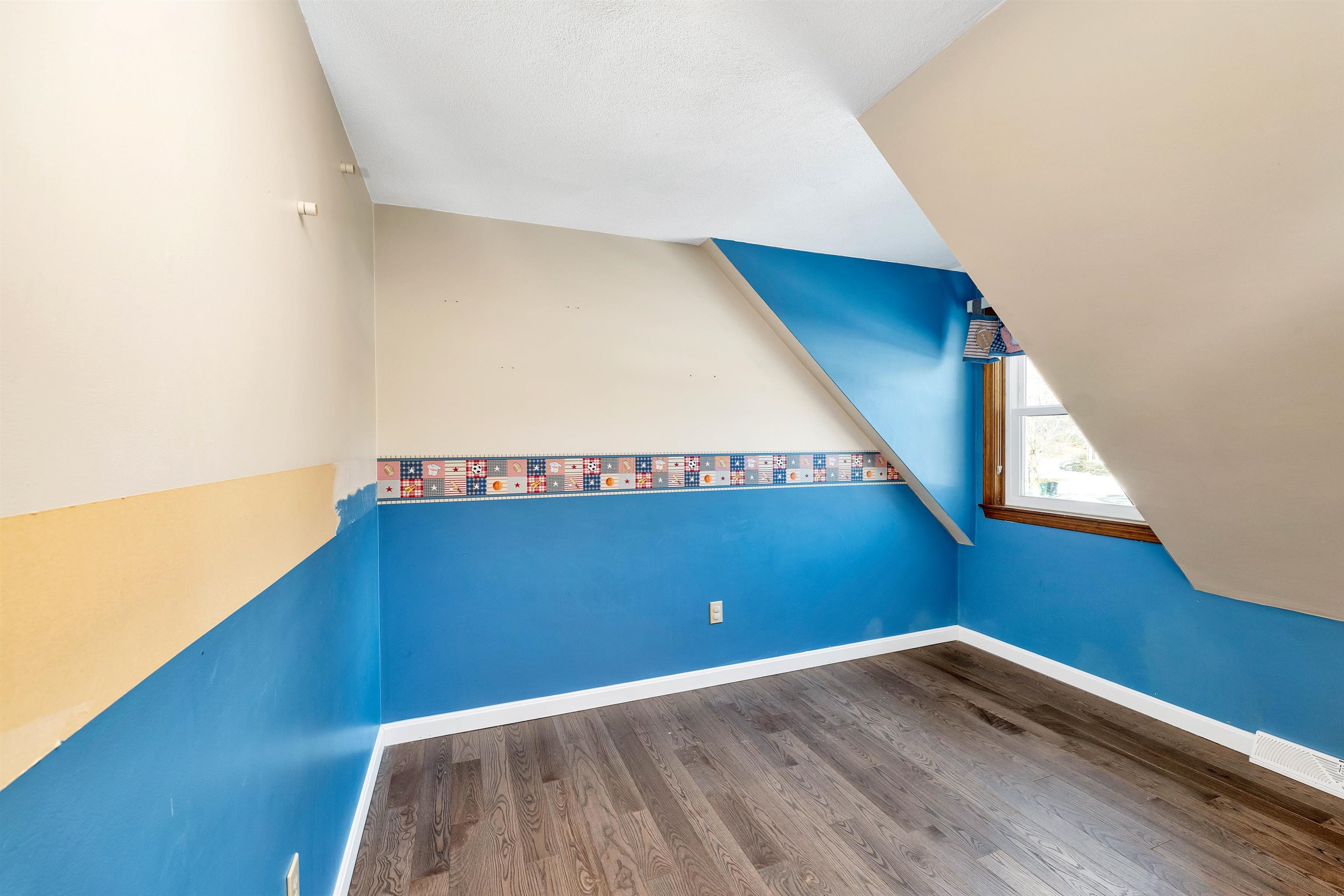 Nashua, New Hampshire 03063, United States, 4 Bedrooms Bedrooms, ,2 BathroomsBathrooms,Residential,Pending,8629