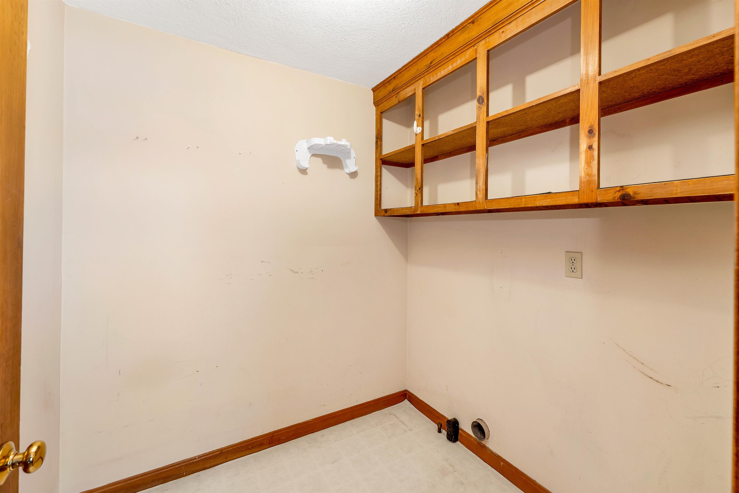 Nashua, New Hampshire 03063, United States, 4 Bedrooms Bedrooms, ,2 BathroomsBathrooms,Residential,Pending,8629