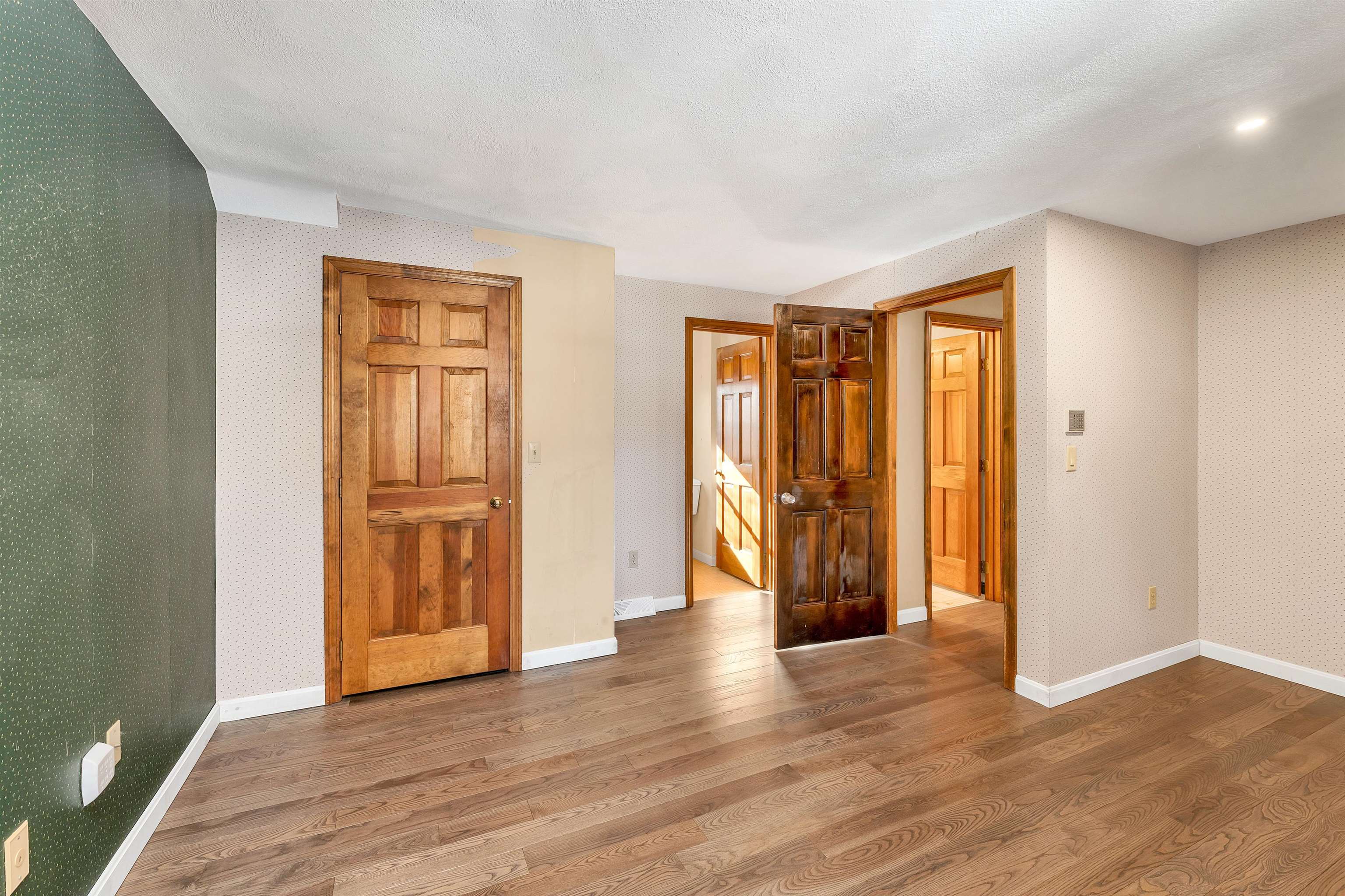 Nashua, New Hampshire 03063, United States, 4 Bedrooms Bedrooms, ,2 BathroomsBathrooms,Residential,Pending,8629