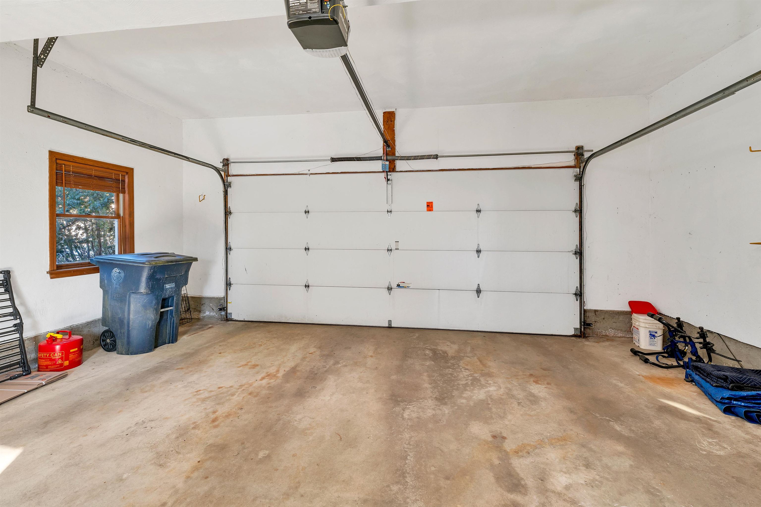 Nashua, New Hampshire 03063, United States, 4 Bedrooms Bedrooms, ,2 BathroomsBathrooms,Residential,Pending,8629