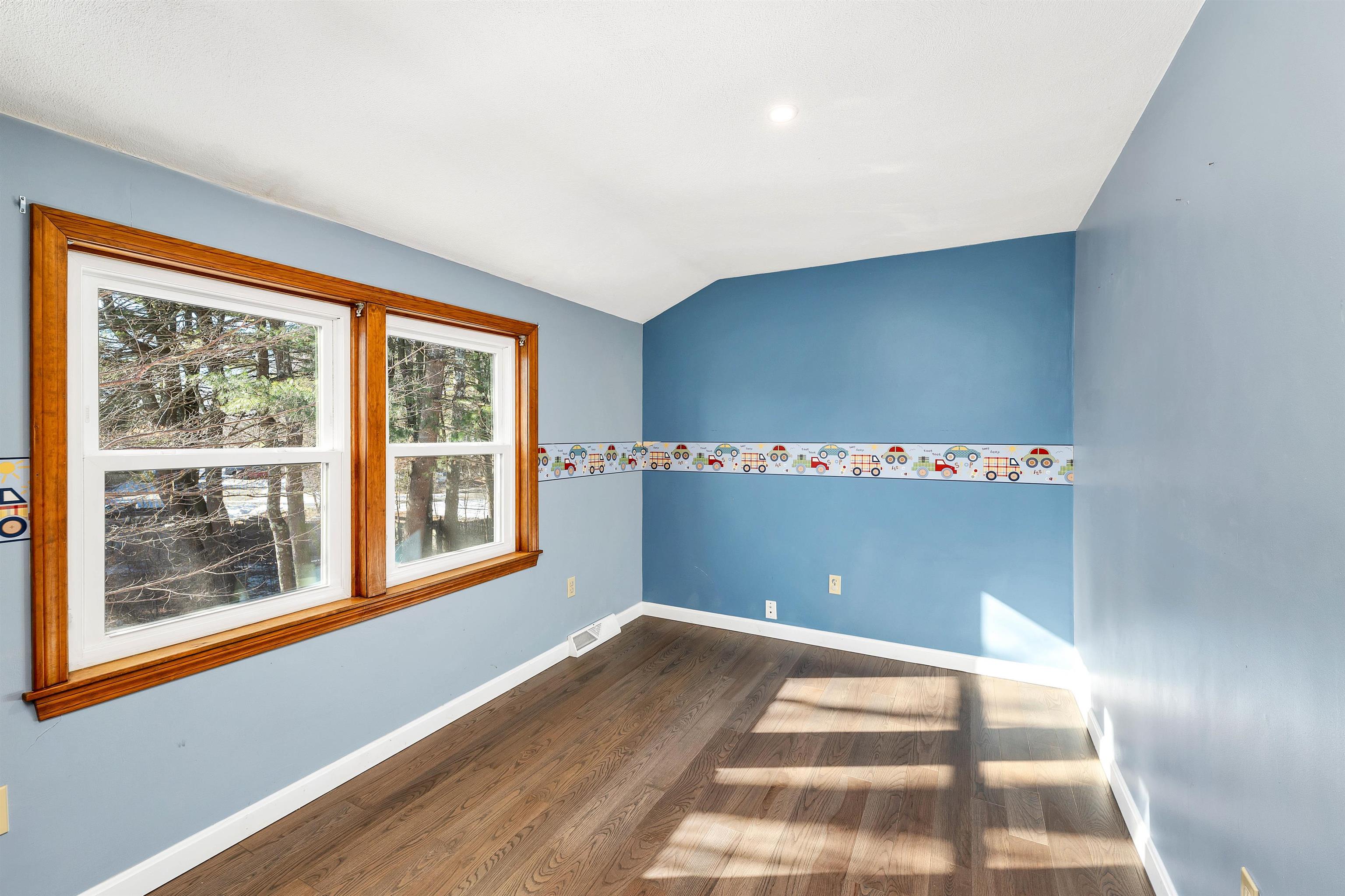 Nashua, New Hampshire 03063, United States, 4 Bedrooms Bedrooms, ,2 BathroomsBathrooms,Residential,Pending,8629