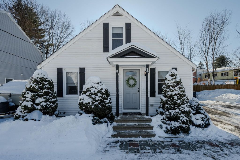 Photo of 1 E Hobart Street, Nashua, NH 03060 (MLS # 5075176)