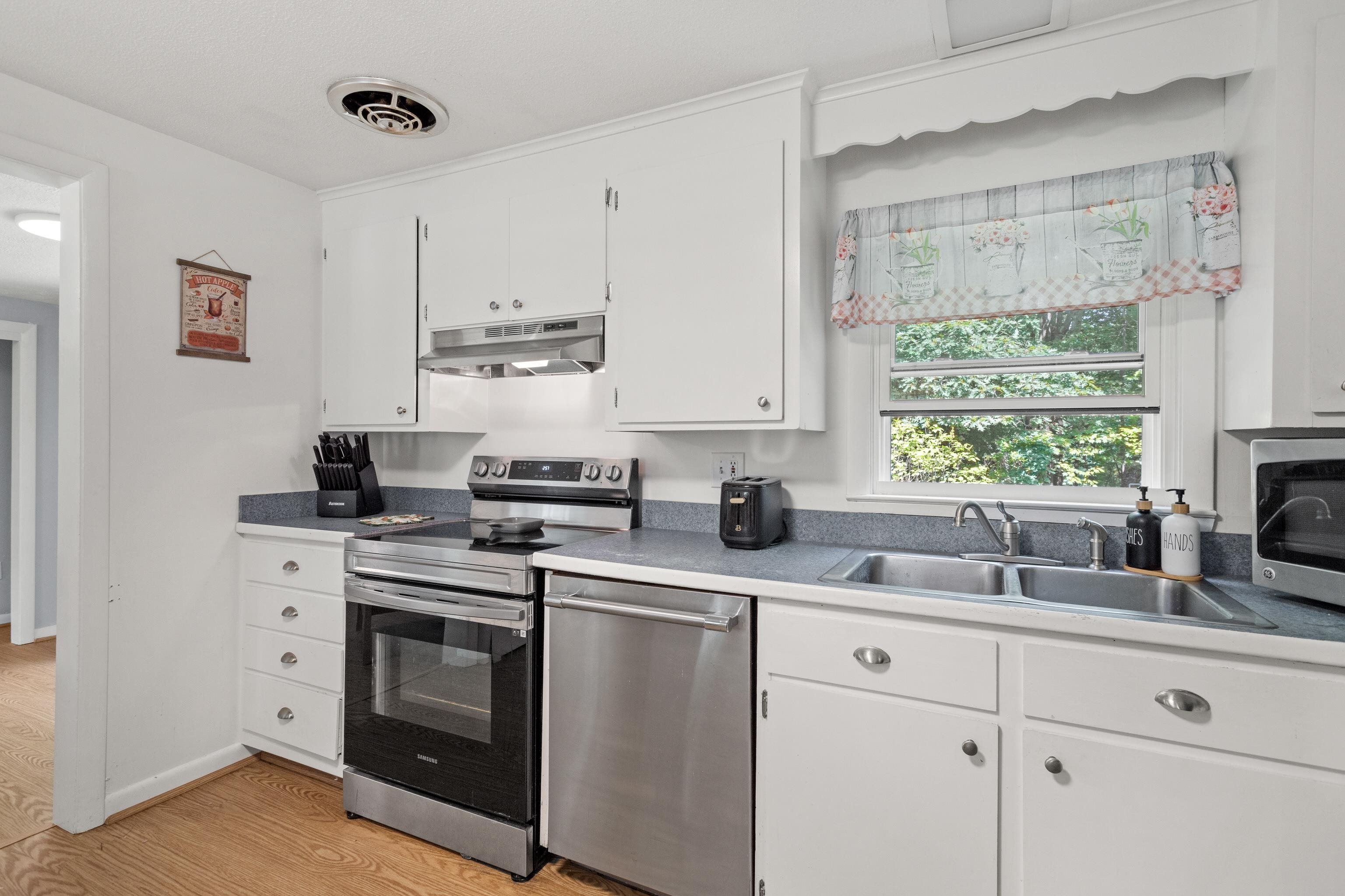 Laconia, New Hampshire 03246, United States, 4 Bedrooms Bedrooms, ,3 BathroomsBathrooms,Residential,Active,3294