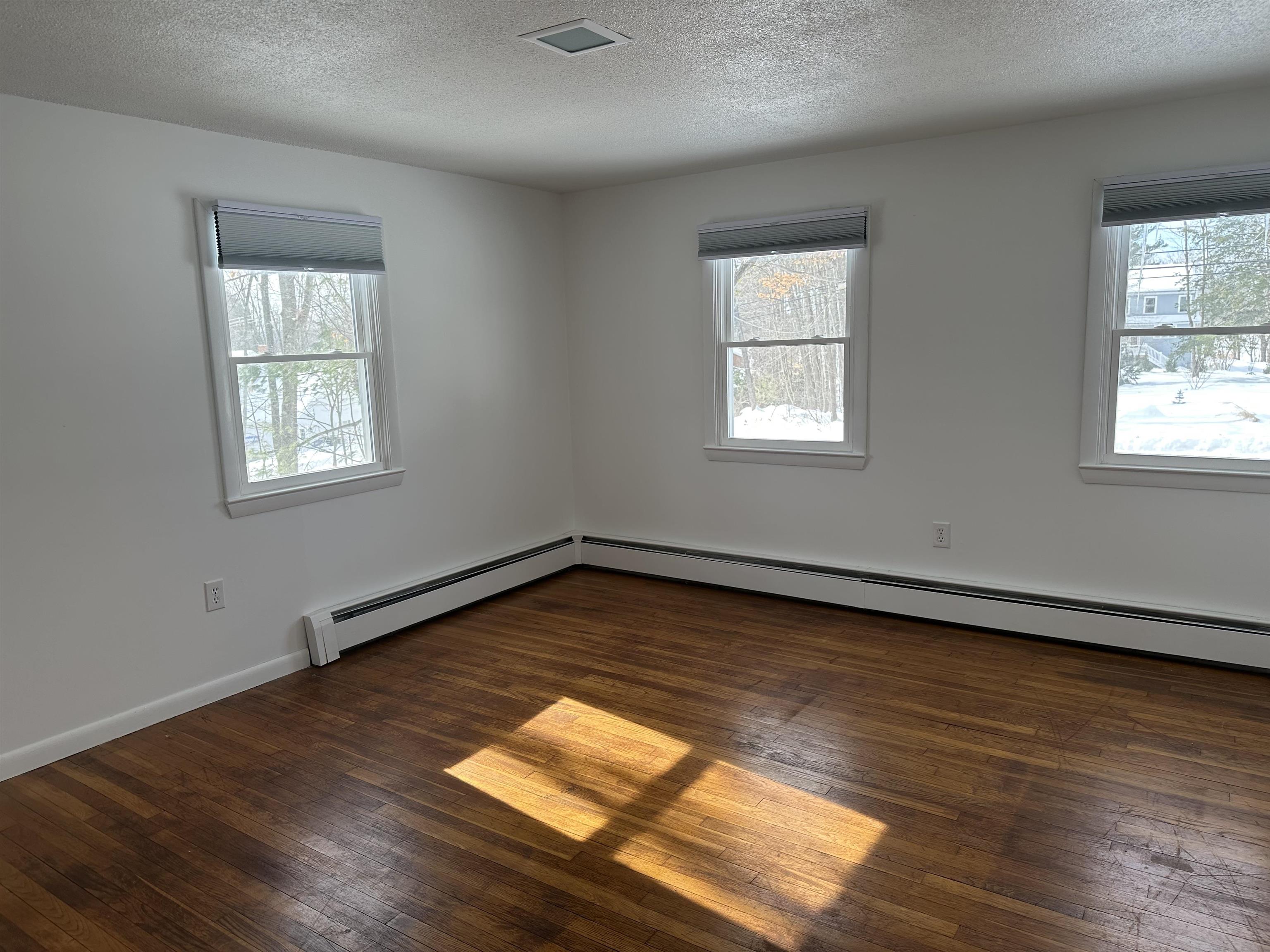 Laconia, New Hampshire 03246, United States, 4 Bedrooms Bedrooms, ,3 BathroomsBathrooms,Residential,Active,3294