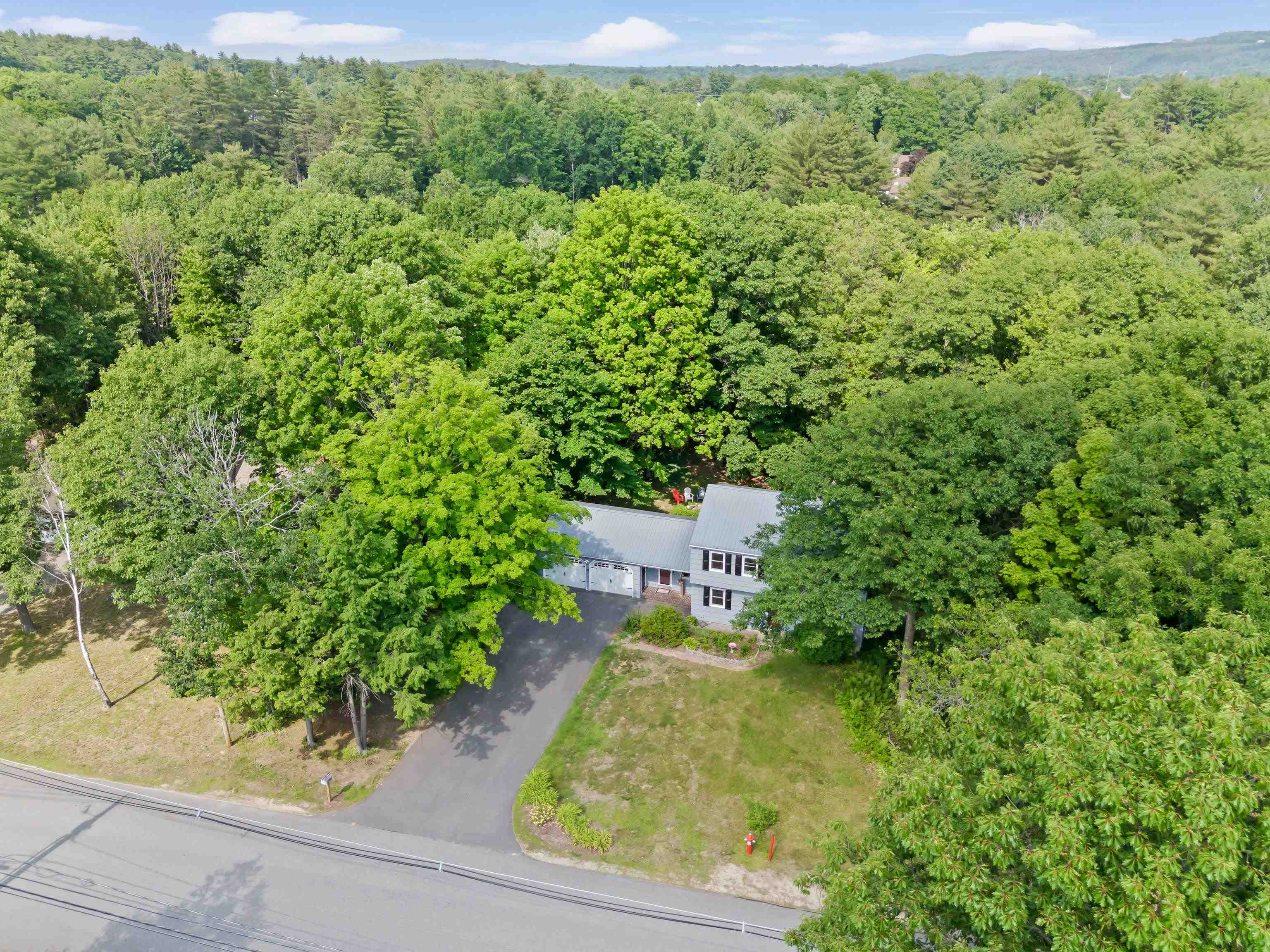 Laconia, New Hampshire 03246, United States, 4 Bedrooms Bedrooms, ,3 BathroomsBathrooms,Residential,Active,3294