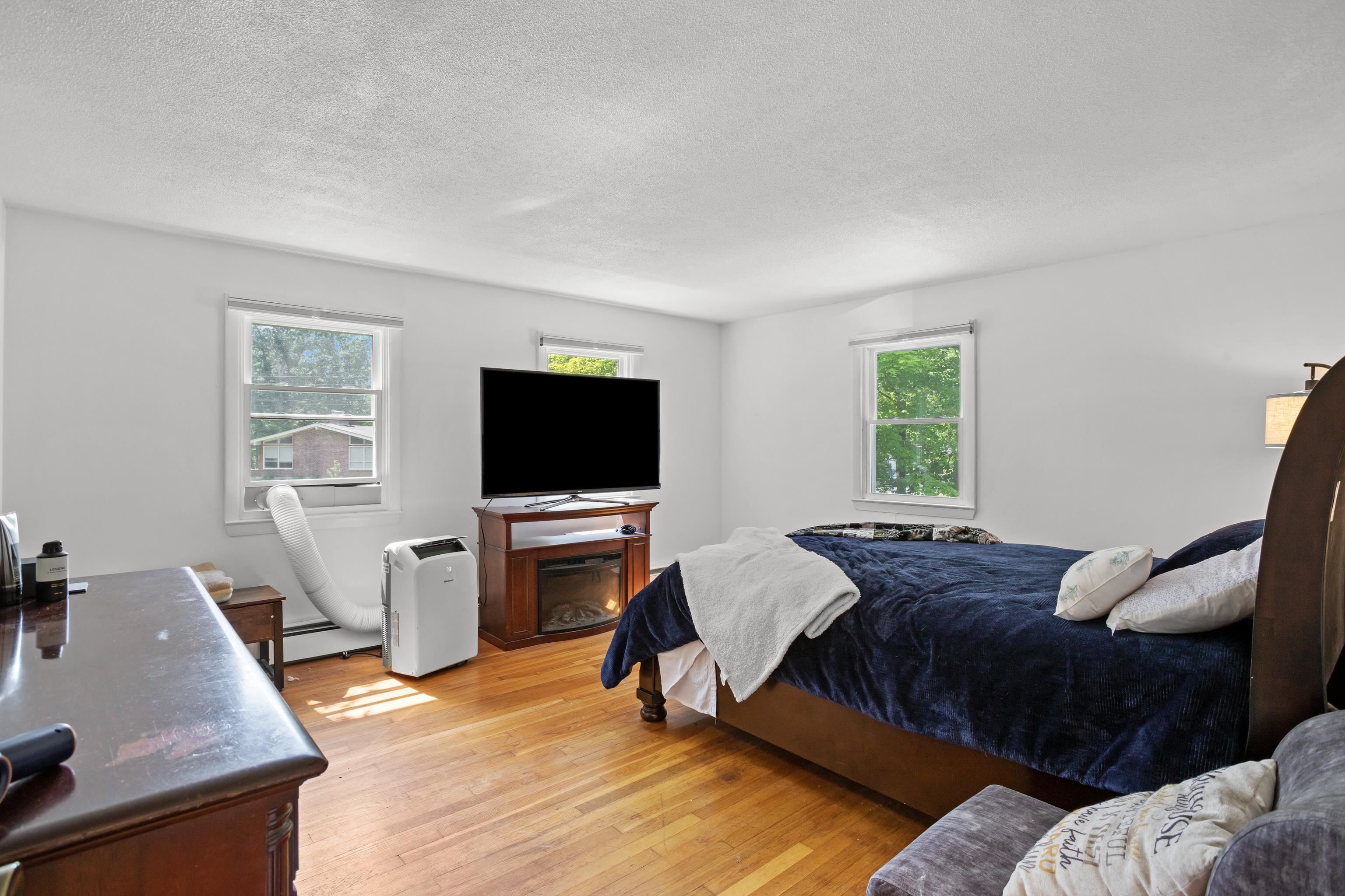 Laconia, New Hampshire 03246, United States, 4 Bedrooms Bedrooms, ,3 BathroomsBathrooms,Residential,Active,3294