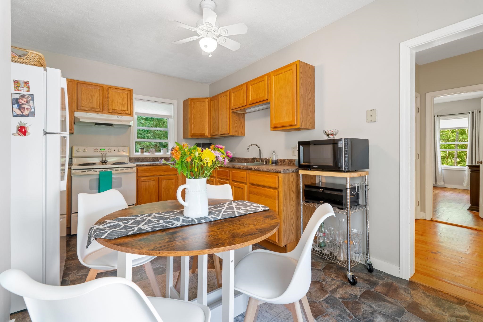 16 Meetinghouse Hill Road
