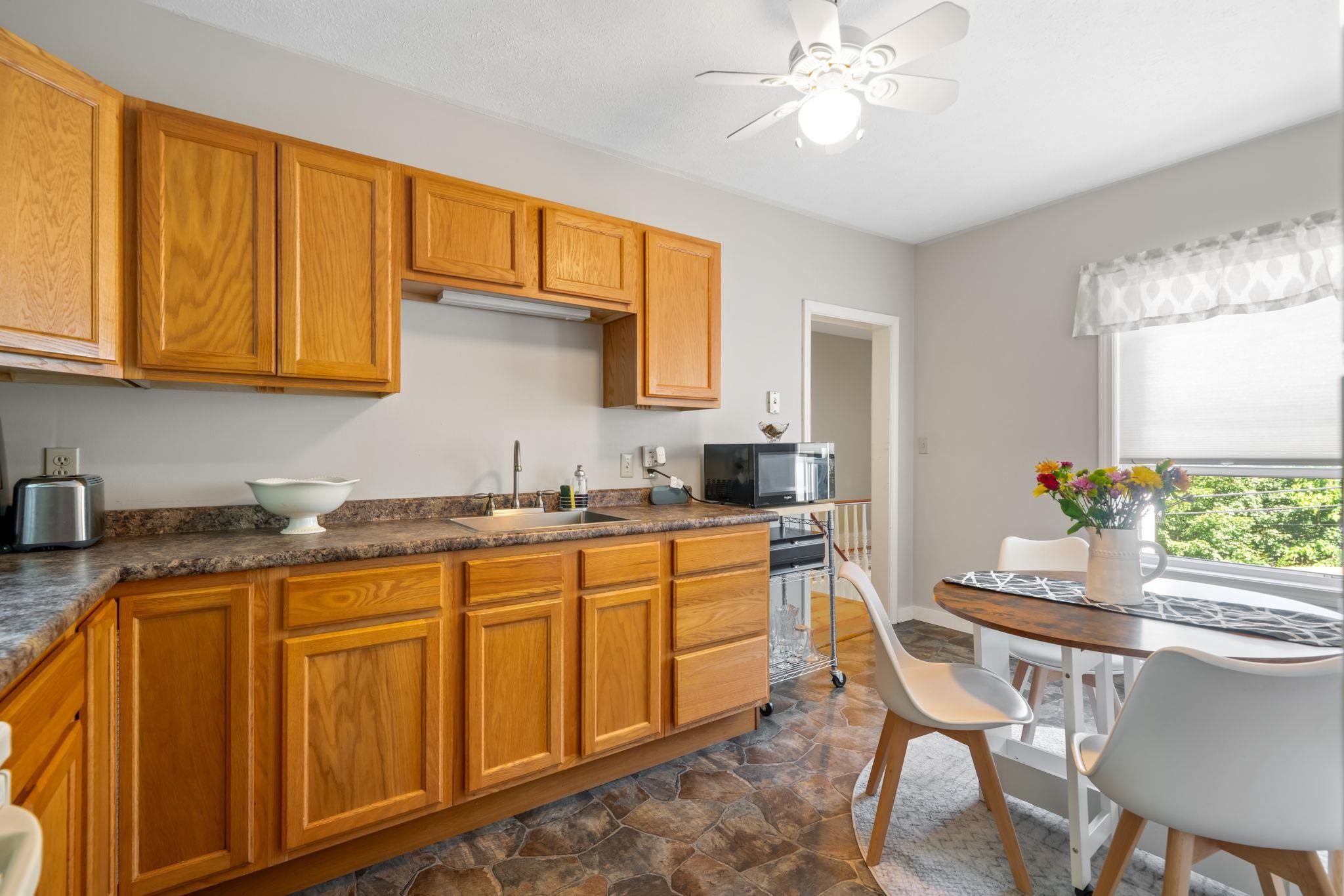 16 Meetinghouse Hill Road
