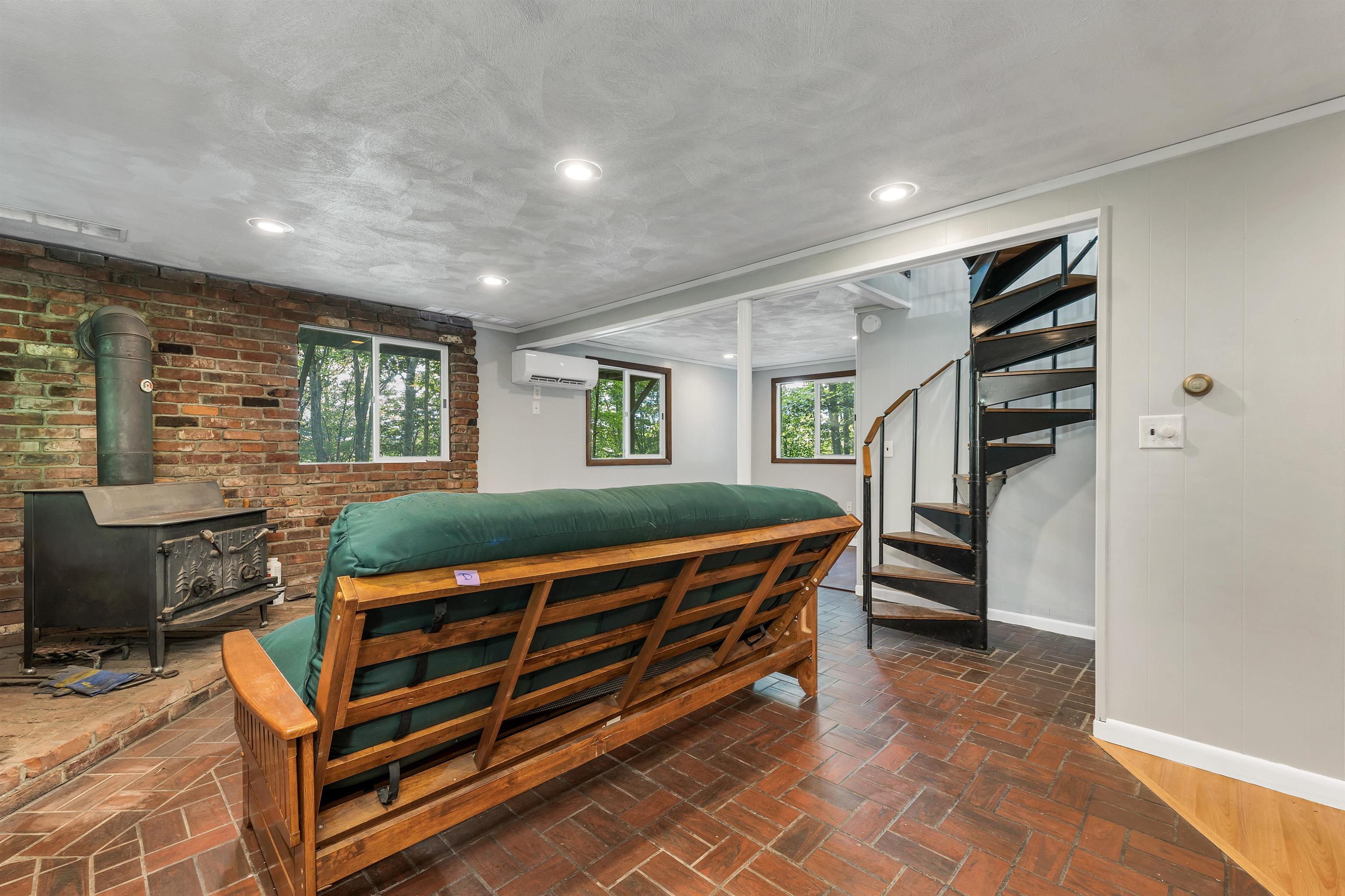 Thornton, New Hampshire 03285, United States, 4 Bedrooms Bedrooms, ,2 BathroomsBathrooms,Residential,Active,189785