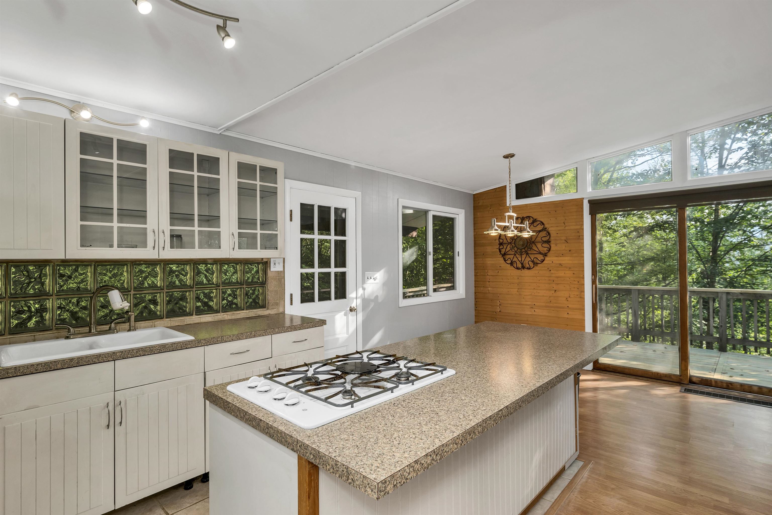 Thornton, New Hampshire 03285, United States, 4 Bedrooms Bedrooms, ,2 BathroomsBathrooms,Residential,Active,189785