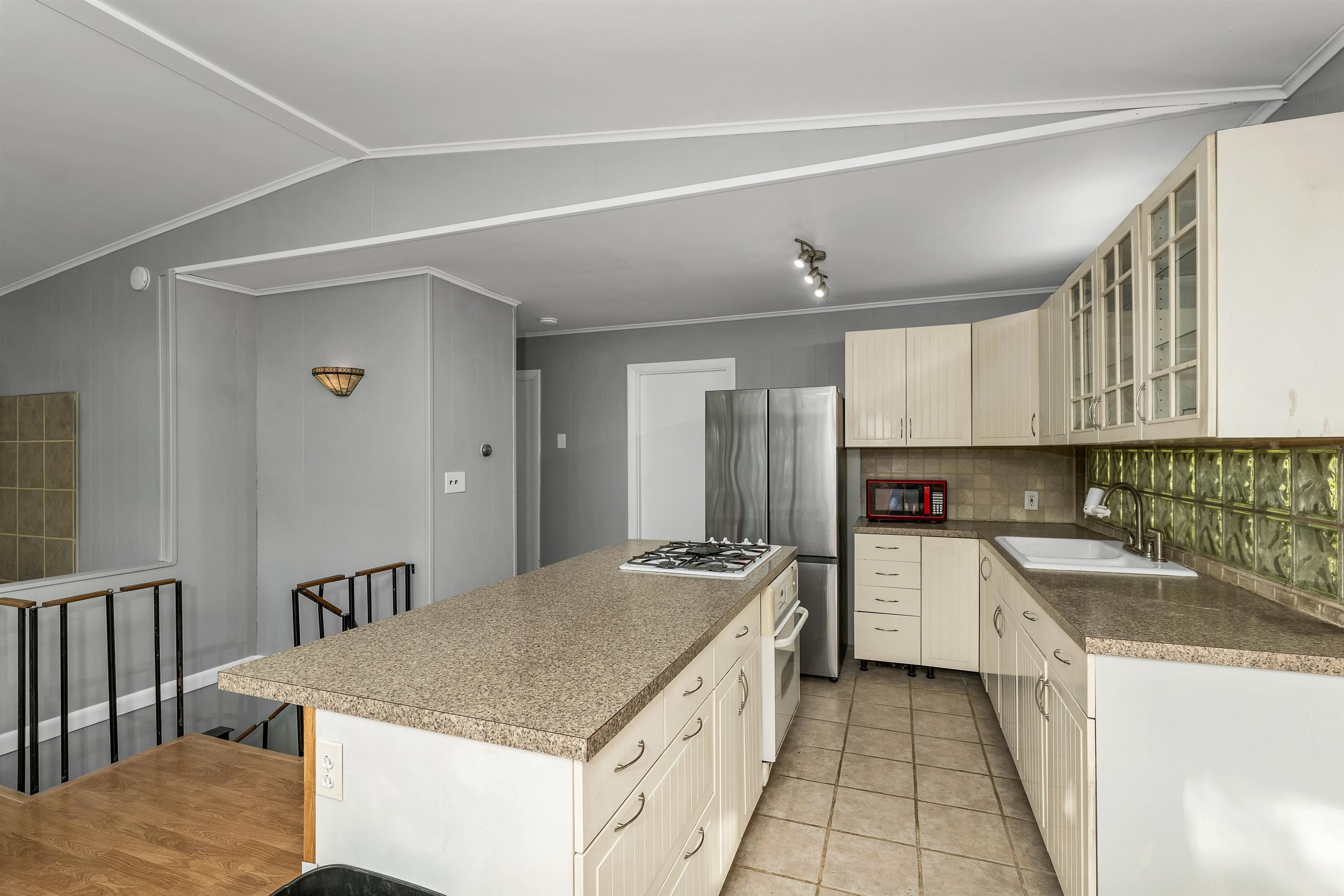 Thornton, New Hampshire 03285, United States, 4 Bedrooms Bedrooms, ,2 BathroomsBathrooms,Residential,Active,189785