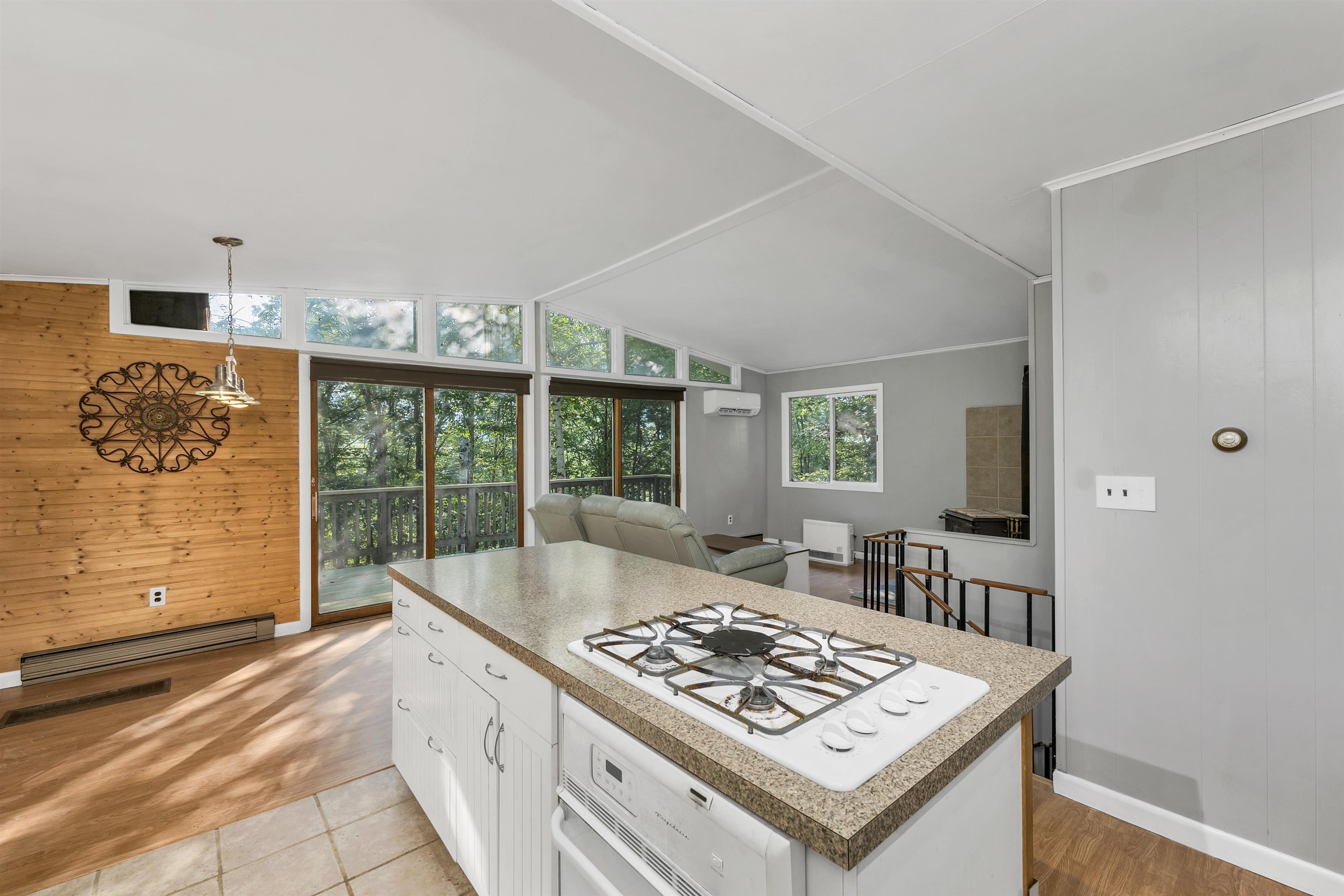 Thornton, New Hampshire 03285, United States, 4 Bedrooms Bedrooms, ,2 BathroomsBathrooms,Residential,Active,189785