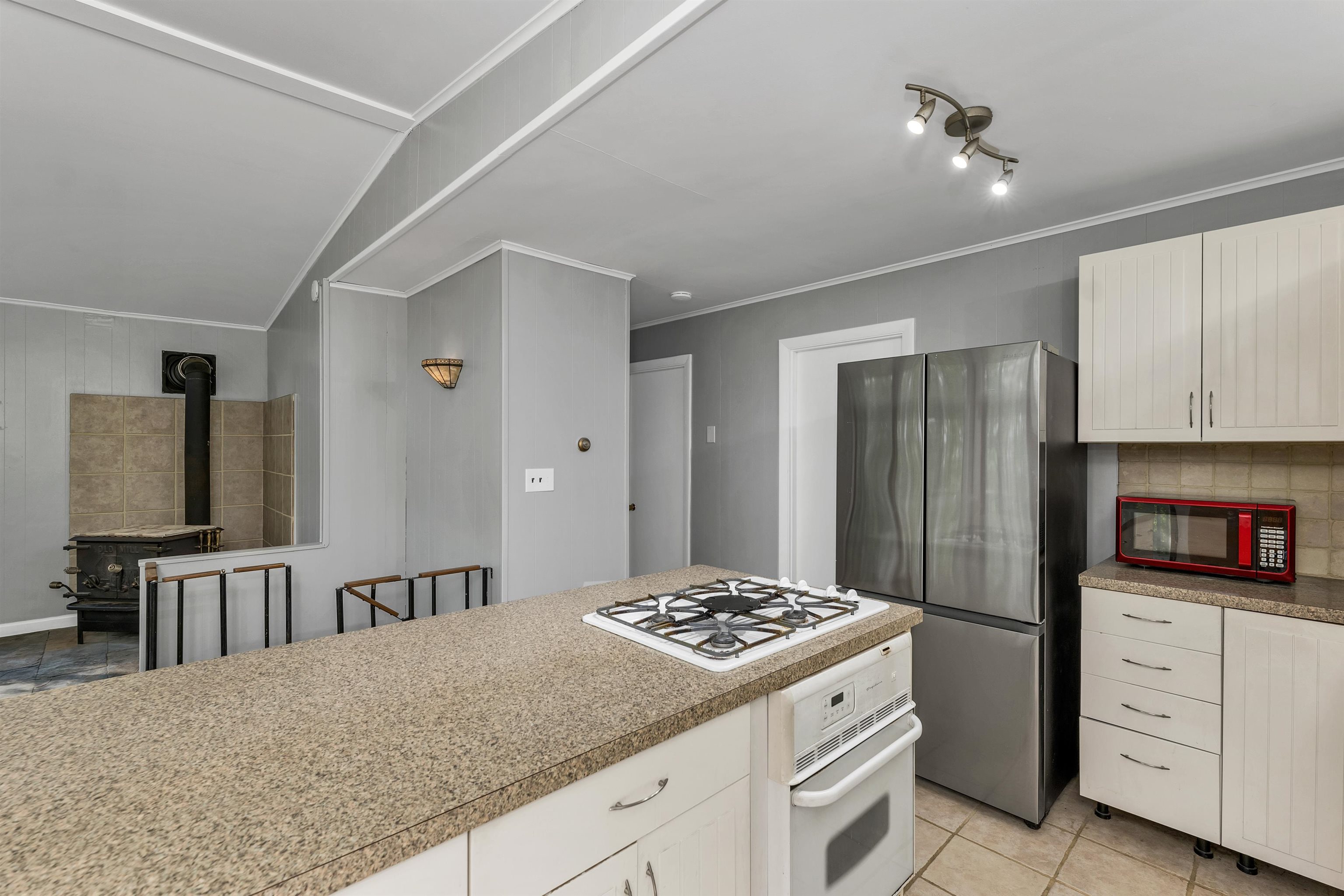 Thornton, New Hampshire 03285, United States, 4 Bedrooms Bedrooms, ,2 BathroomsBathrooms,Residential,Active,189785