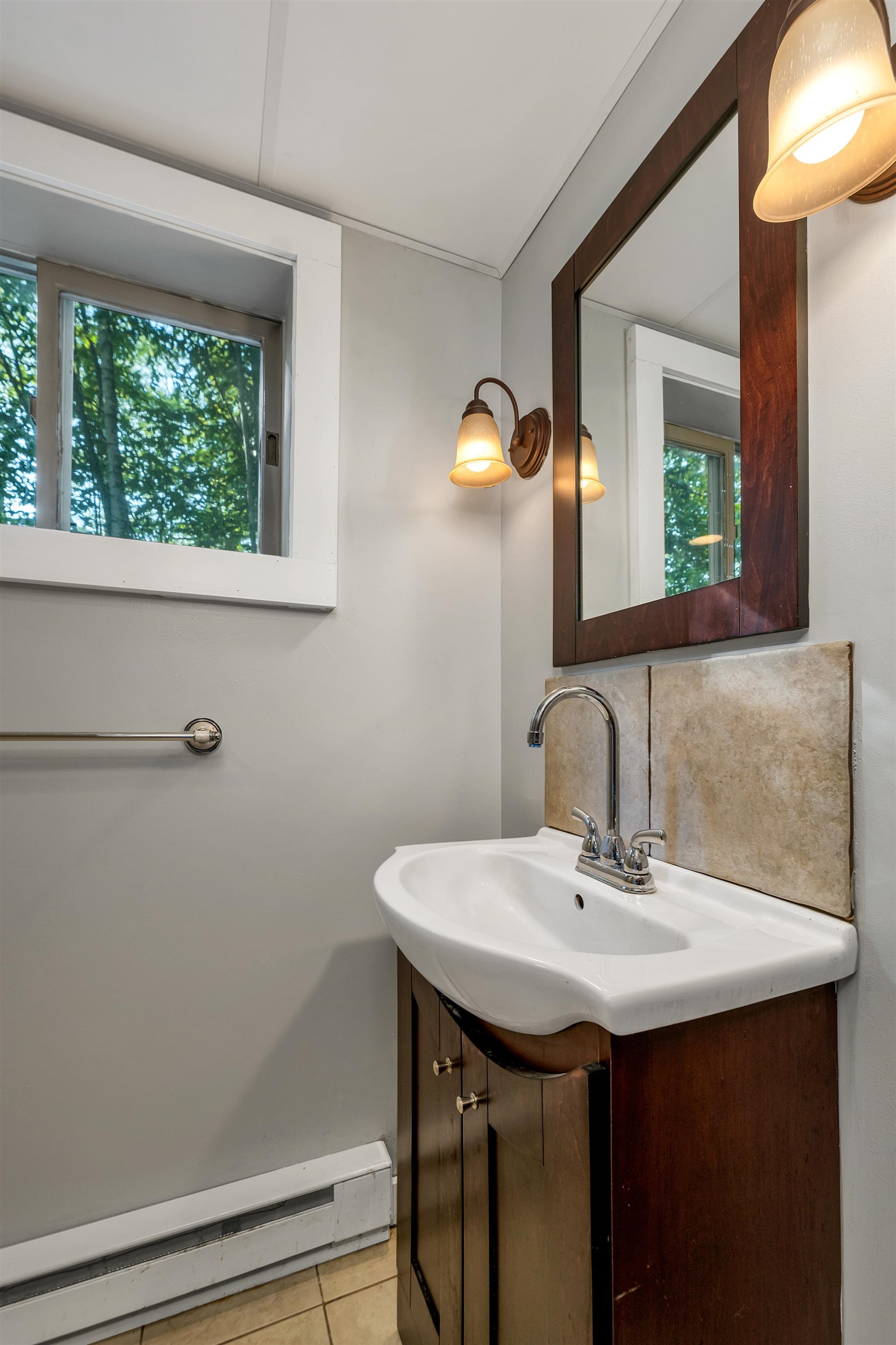 Thornton, New Hampshire 03285, United States, 4 Bedrooms Bedrooms, ,2 BathroomsBathrooms,Residential,Active,189785