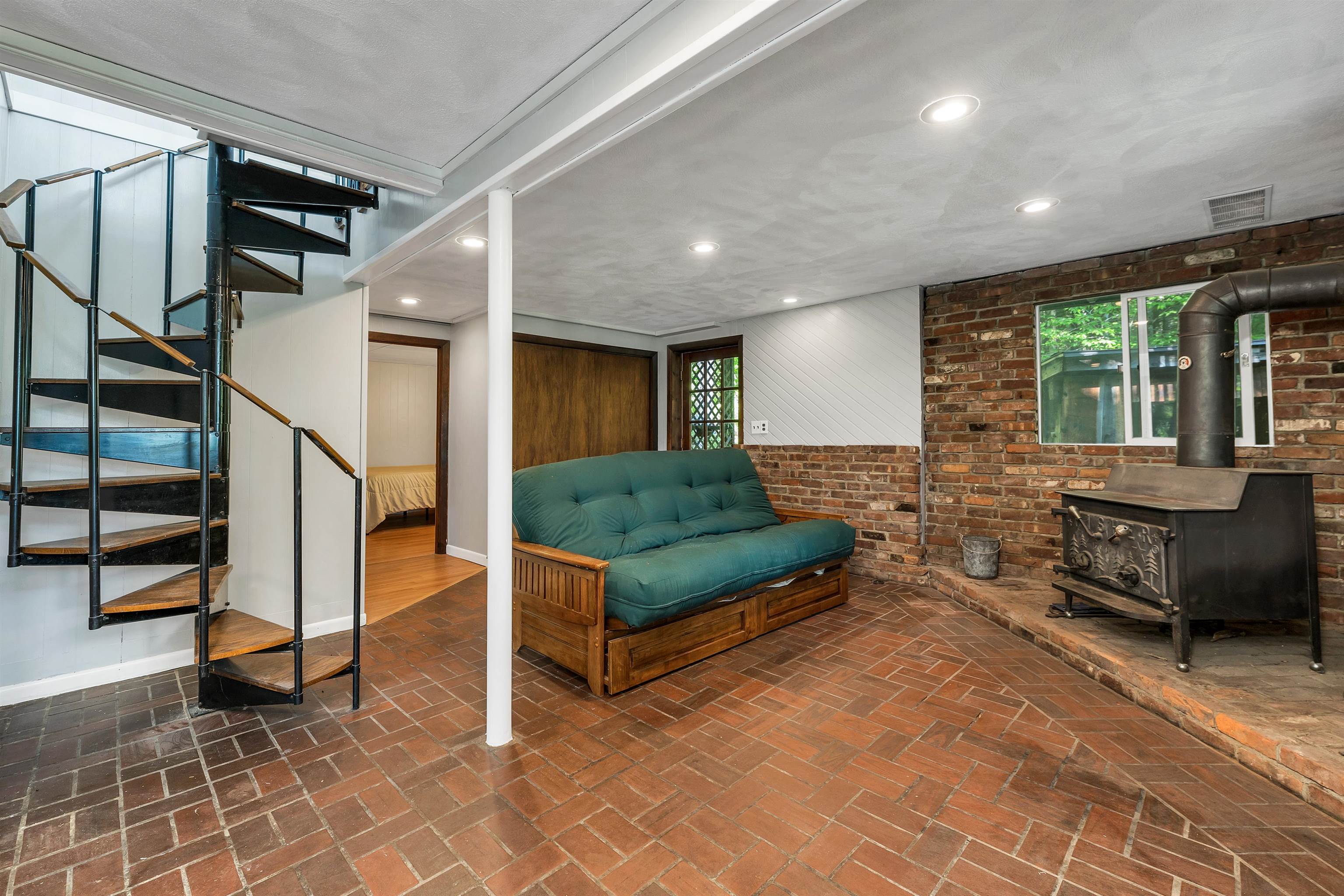 Thornton, New Hampshire 03285, United States, 4 Bedrooms Bedrooms, ,2 BathroomsBathrooms,Residential,Active,189785