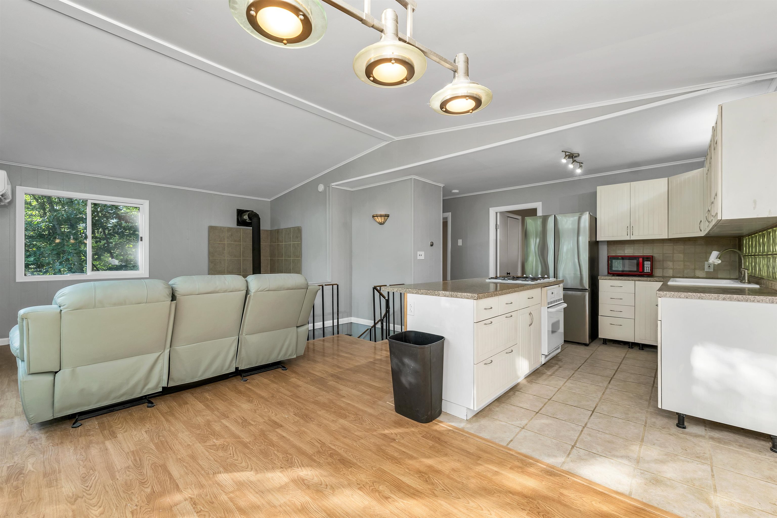 Thornton, New Hampshire 03285, United States, 4 Bedrooms Bedrooms, ,2 BathroomsBathrooms,Residential,Active,189785