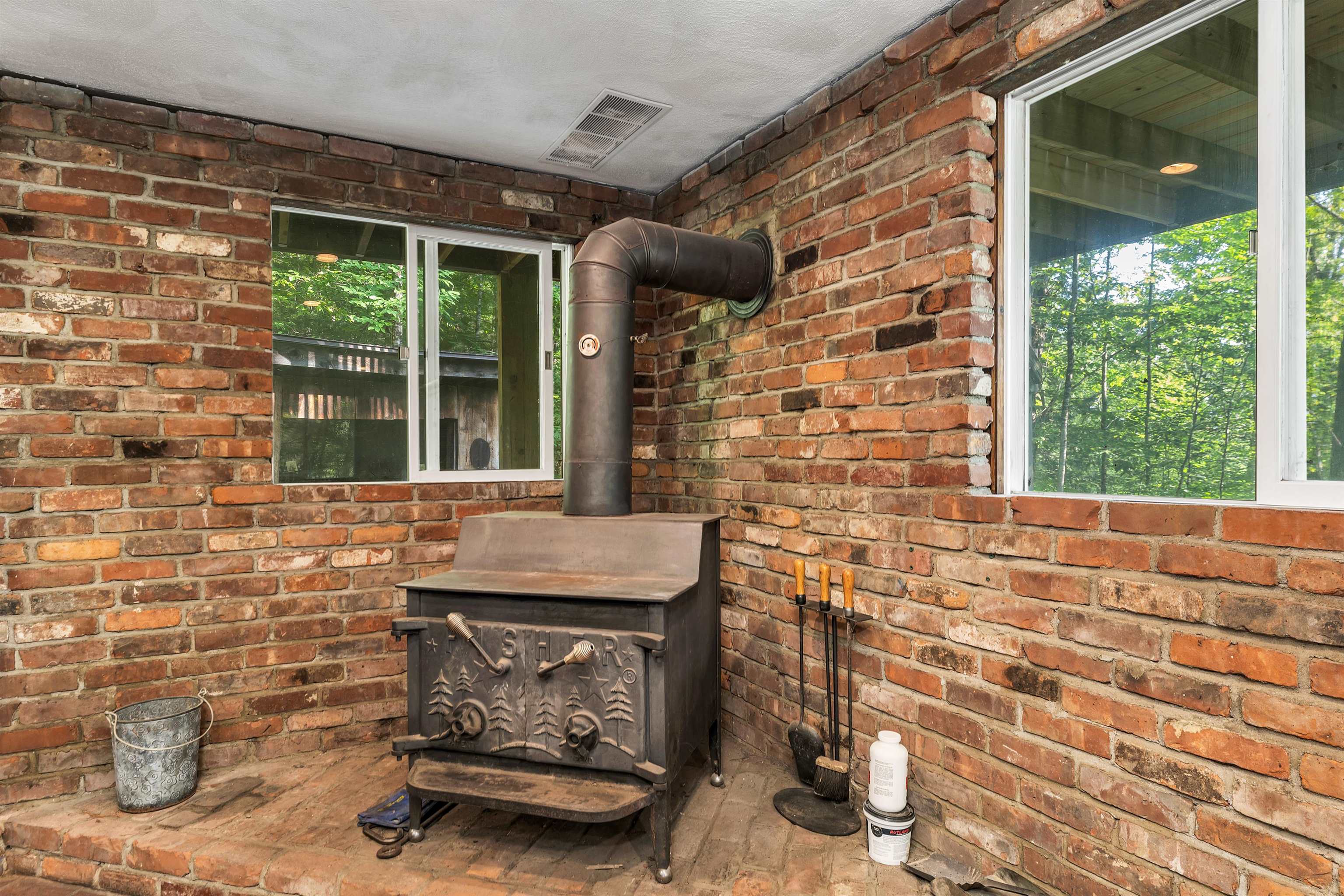 Thornton, New Hampshire 03285, United States, 4 Bedrooms Bedrooms, ,2 BathroomsBathrooms,Residential,Active,189785