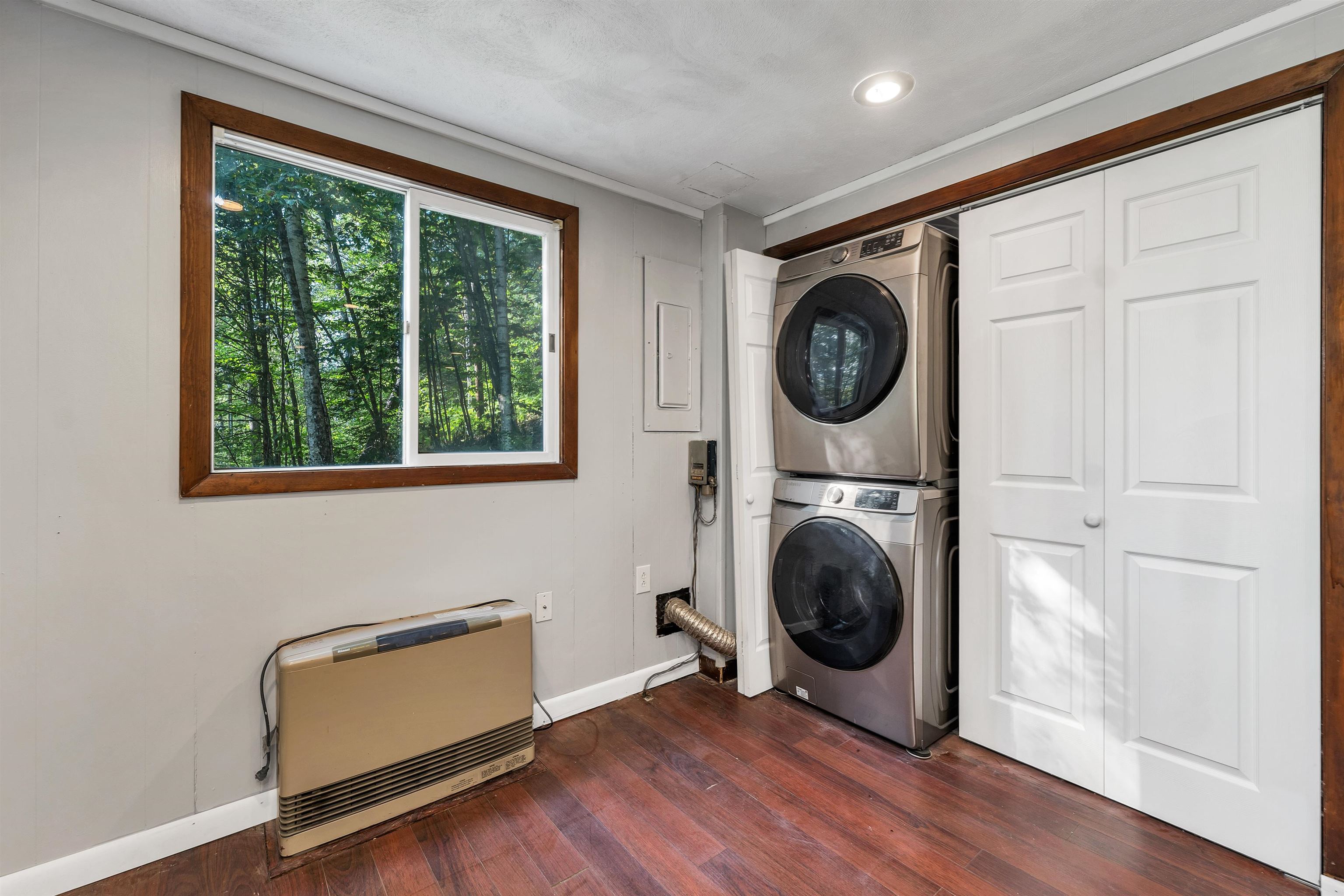 Thornton, New Hampshire 03285, United States, 4 Bedrooms Bedrooms, ,2 BathroomsBathrooms,Residential,Active,189785