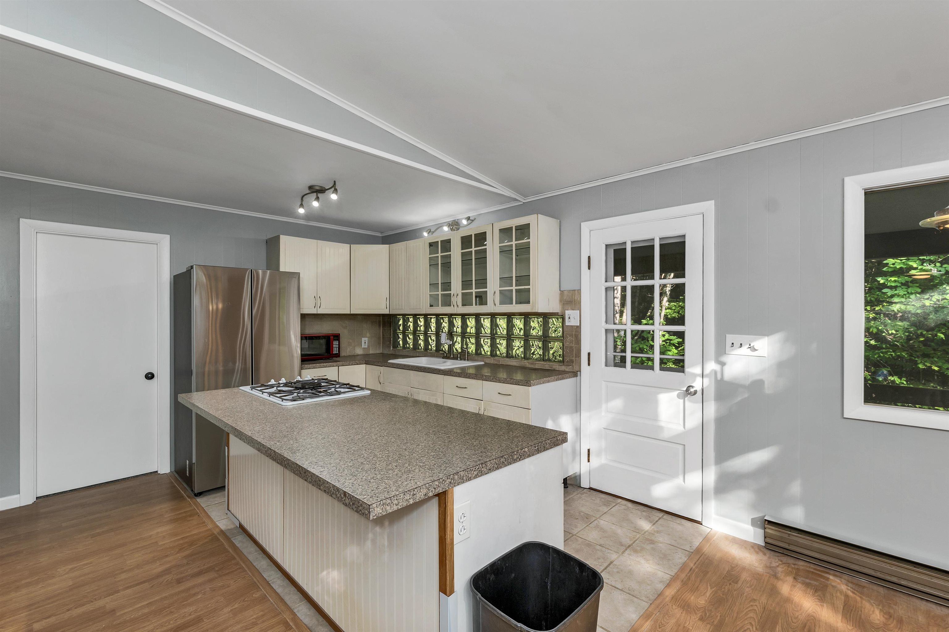 Thornton, New Hampshire 03285, United States, 4 Bedrooms Bedrooms, ,2 BathroomsBathrooms,Residential,Active,189785