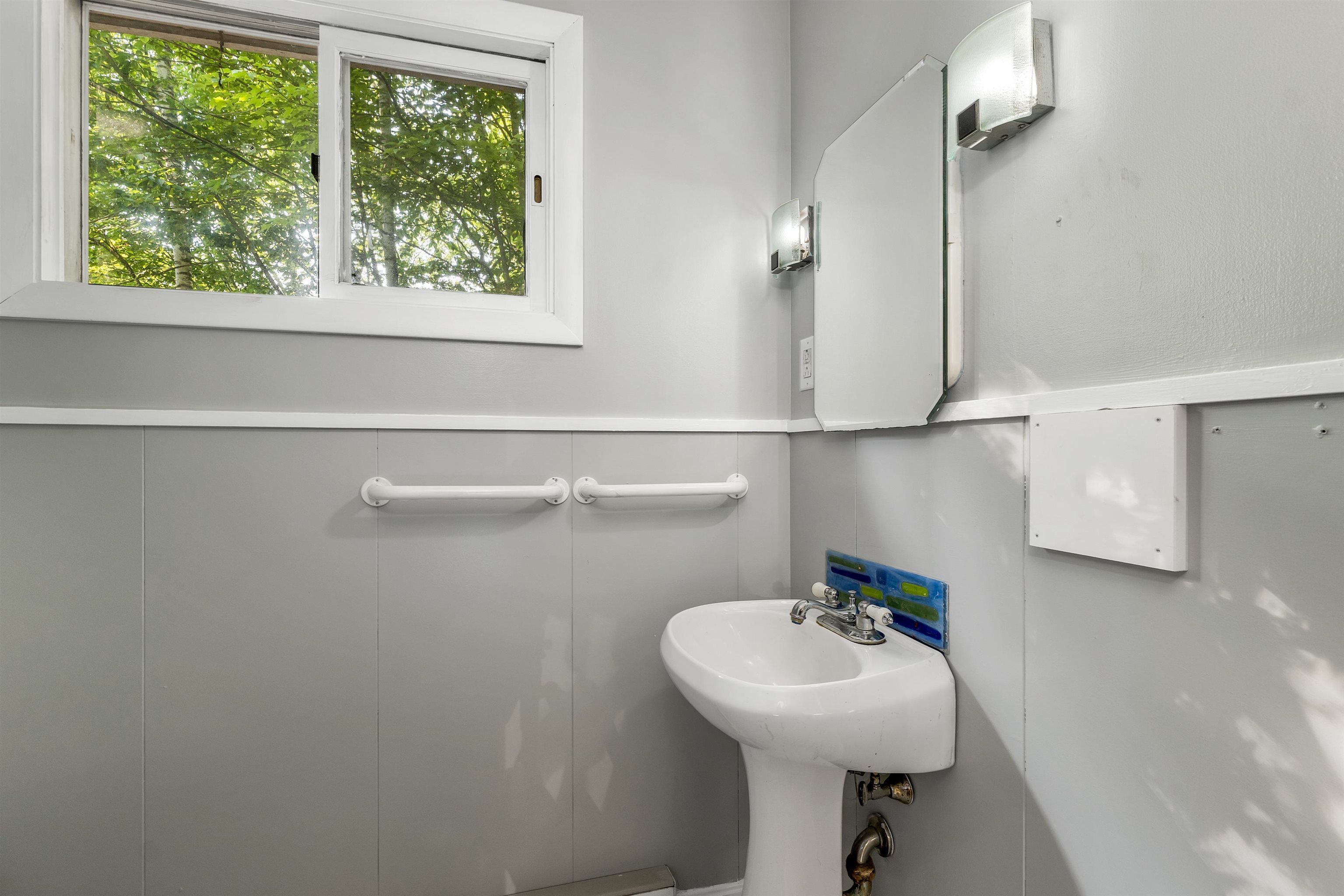 Thornton, New Hampshire 03285, United States, 4 Bedrooms Bedrooms, ,2 BathroomsBathrooms,Residential,Active,189785