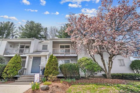 Photo of 4 Ternbury Square #D3, Nashua, NH 03060 (MLS # 5086055)