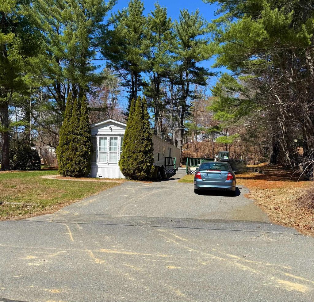 Photo of 22 Wayne Drive #22, Derry, NH 03038 (MLS # 5085319)