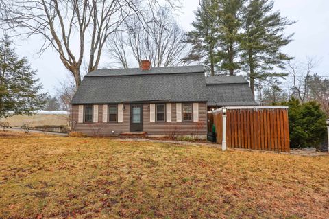 Photo of 10 Martha Drive, Derry, NH 03038 (MLS # 5081361)