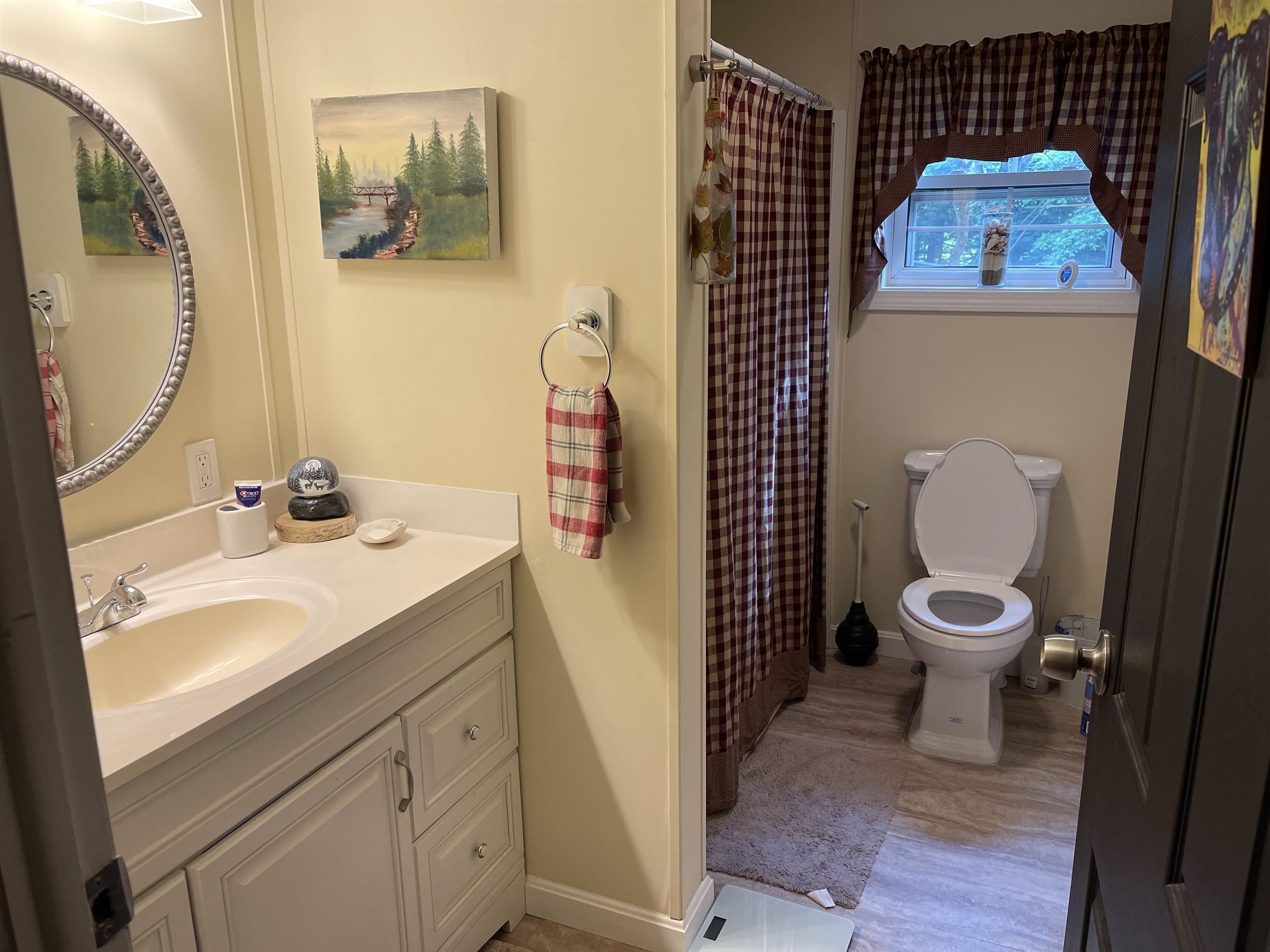 Canaan, New Hampshire 03741, United States, 3 Bedrooms Bedrooms, ,2 BathroomsBathrooms,Residential,Active,162633