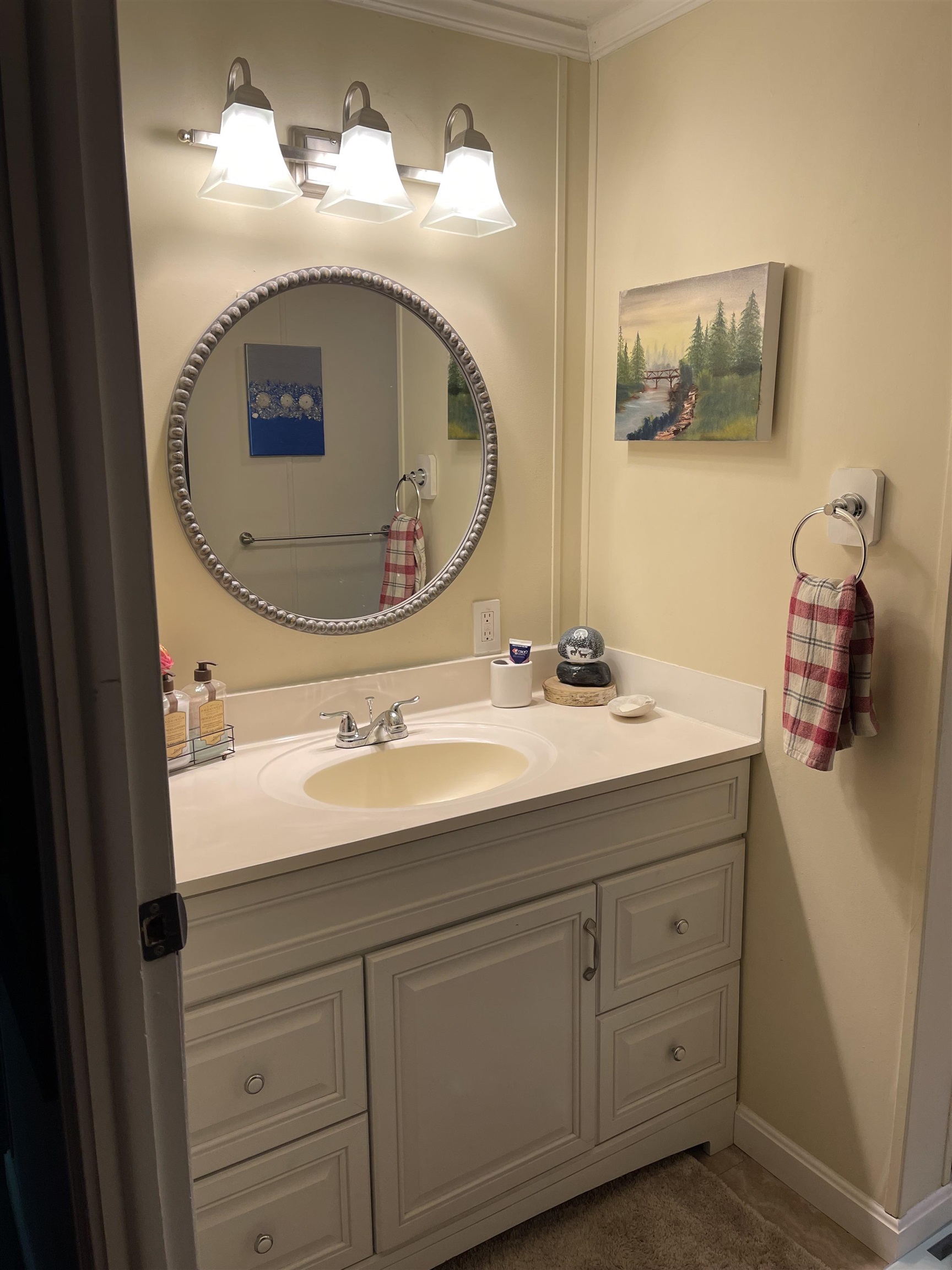 Canaan, New Hampshire 03741, United States, 3 Bedrooms Bedrooms, ,2 BathroomsBathrooms,Residential,Active,162633