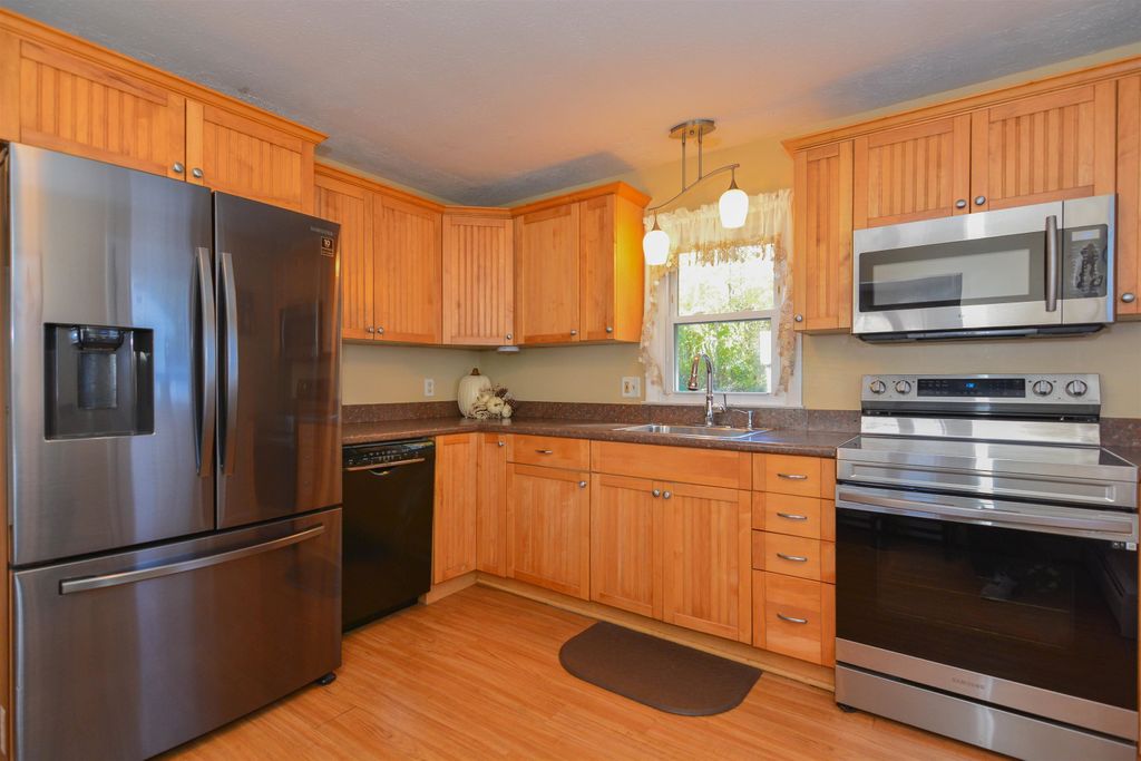 Photo of 25 Bow Street, Manchester, NH 03103 (MLS # 5066930)