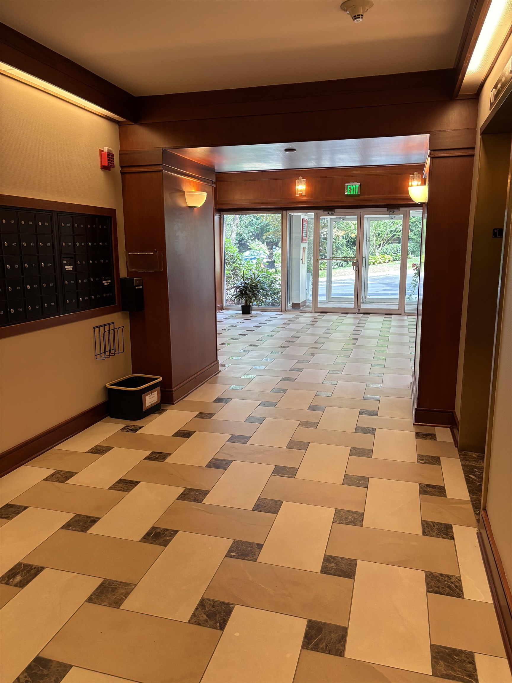 300 North River Road 406