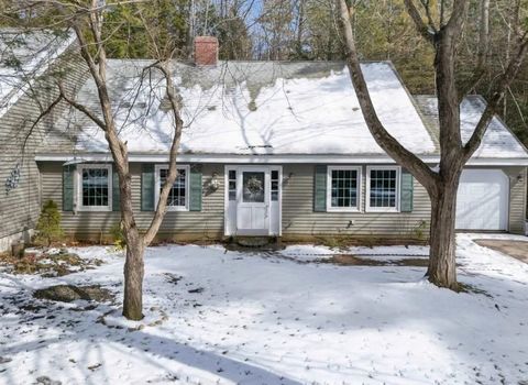 Photo of 12 Laurel Circle, Wolfeboro, NH 03894 (MLS # 5080971)