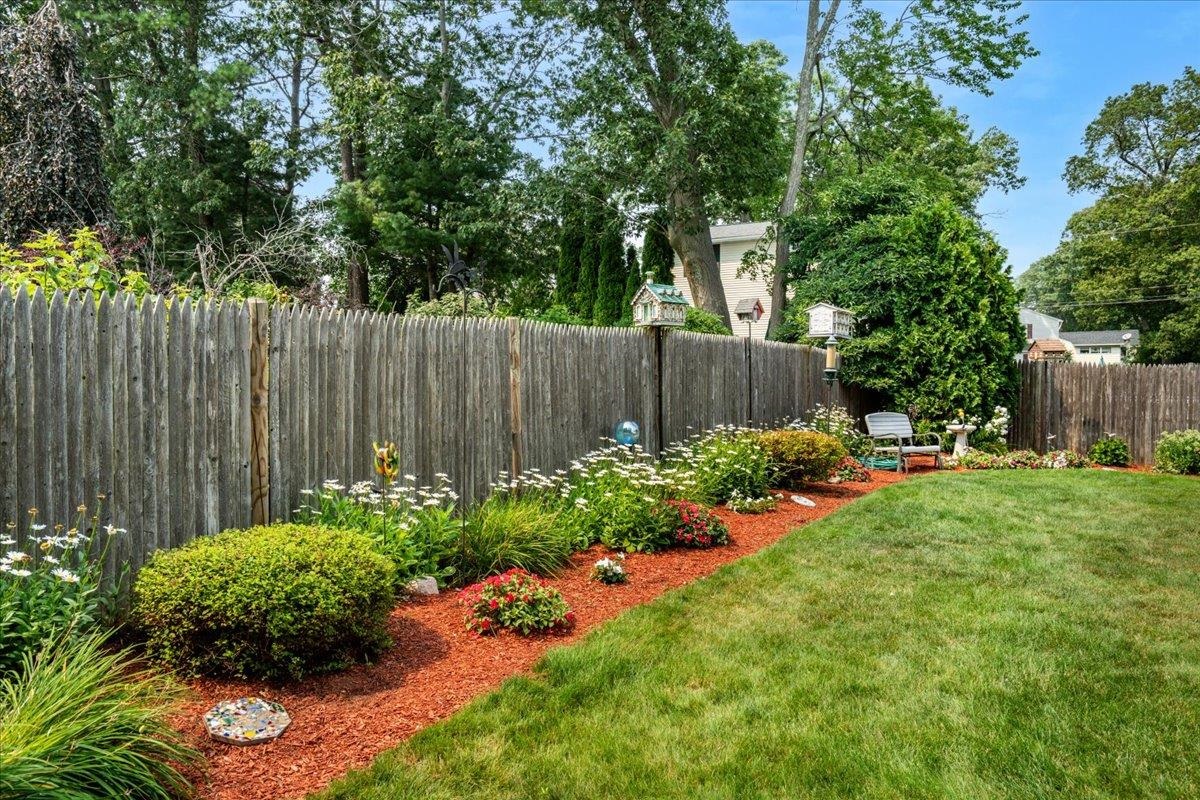 Manchester, New Hampshire 03104, United States, 3 Bedrooms Bedrooms, ,2 BathroomsBathrooms,Residential,Active,229982