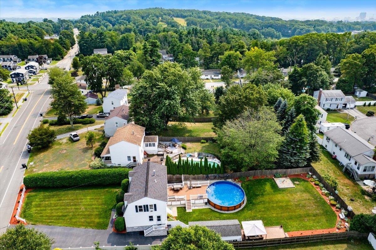 Manchester, New Hampshire 03104, United States, 3 Bedrooms Bedrooms, ,2 BathroomsBathrooms,Residential,Active,229982