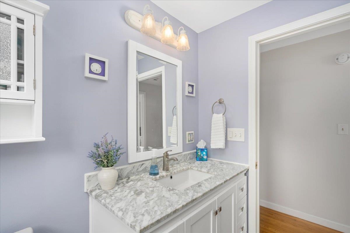 Manchester, New Hampshire 03104, United States, 3 Bedrooms Bedrooms, ,2 BathroomsBathrooms,Residential,Active,229982