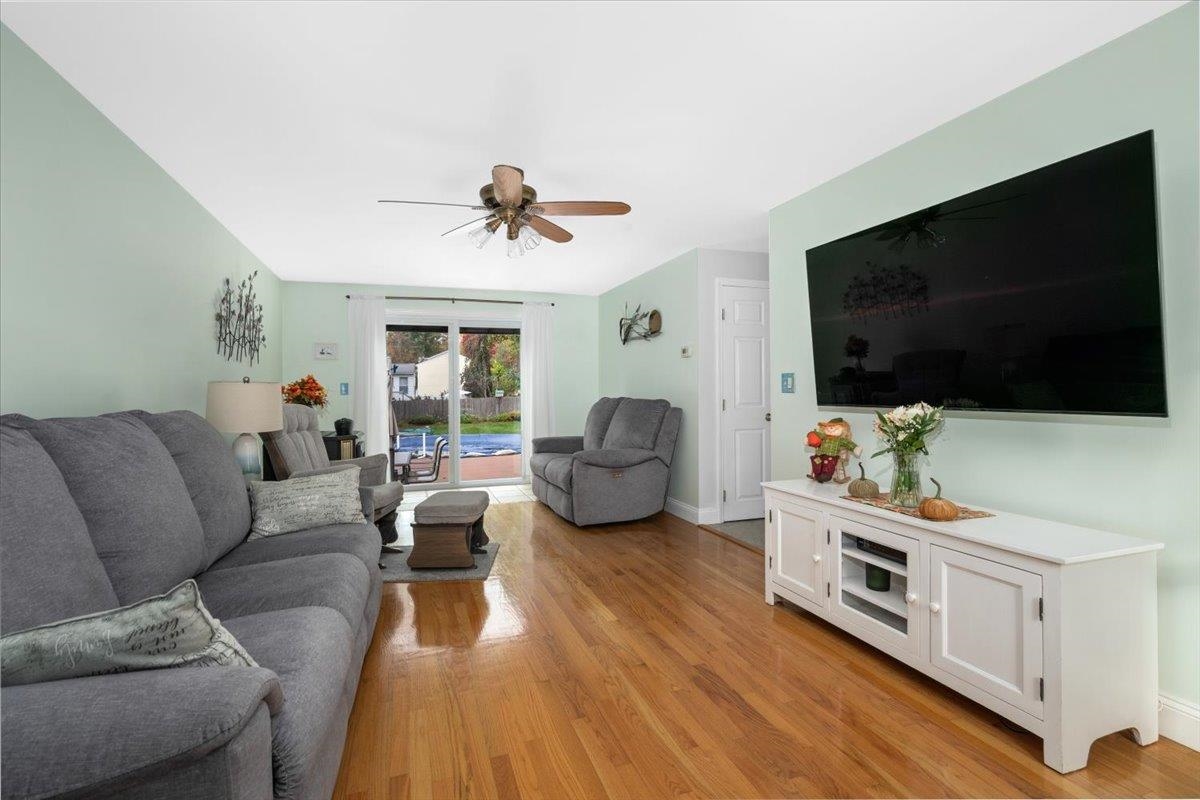 Manchester, New Hampshire 03104, United States, 3 Bedrooms Bedrooms, ,2 BathroomsBathrooms,Residential,Active,229982