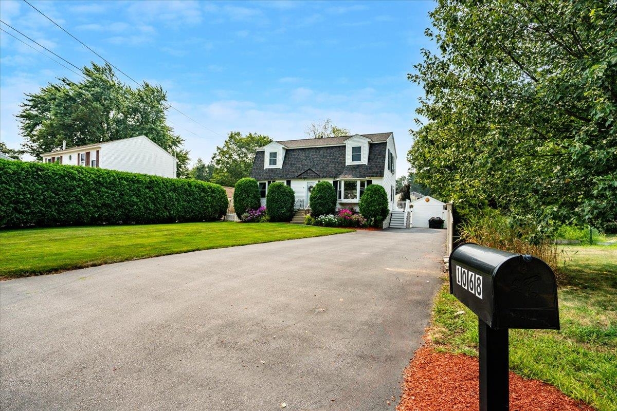 Manchester, New Hampshire 03104, United States, 3 Bedrooms Bedrooms, ,2 BathroomsBathrooms,Residential,Active,229982