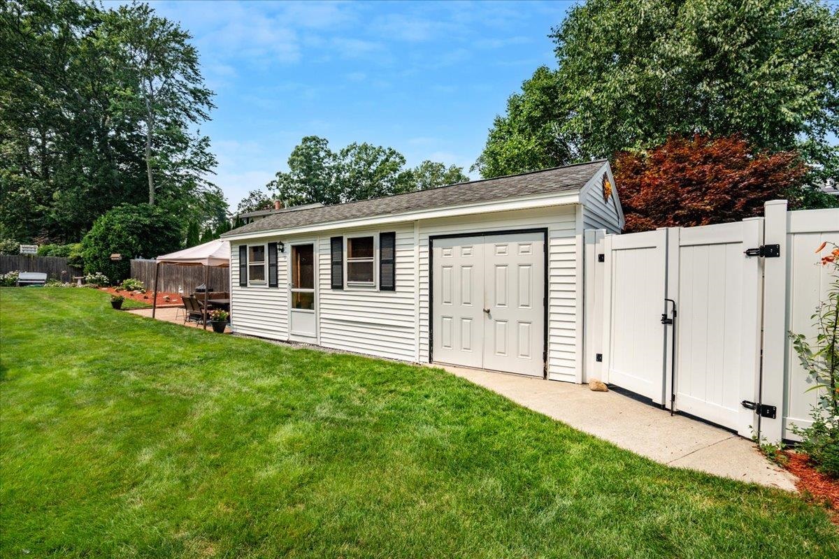 Manchester, New Hampshire 03104, United States, 3 Bedrooms Bedrooms, ,2 BathroomsBathrooms,Residential,Active,229982