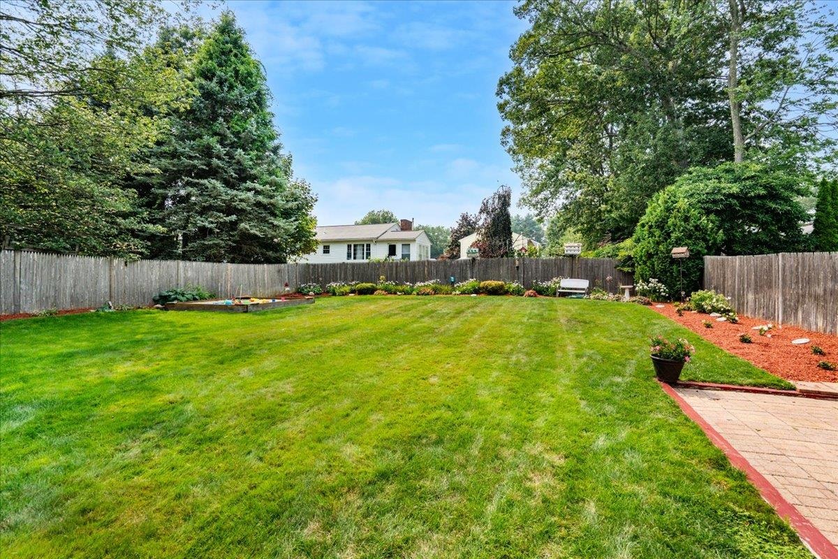 Manchester, New Hampshire 03104, United States, 3 Bedrooms Bedrooms, ,2 BathroomsBathrooms,Residential,Active,229982