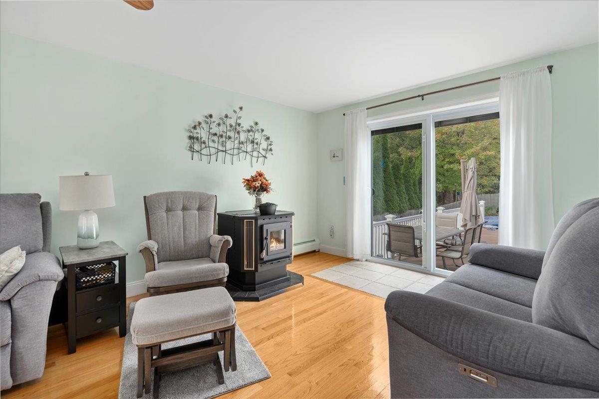 Manchester, New Hampshire 03104, United States, 3 Bedrooms Bedrooms, ,2 BathroomsBathrooms,Residential,Active,229982