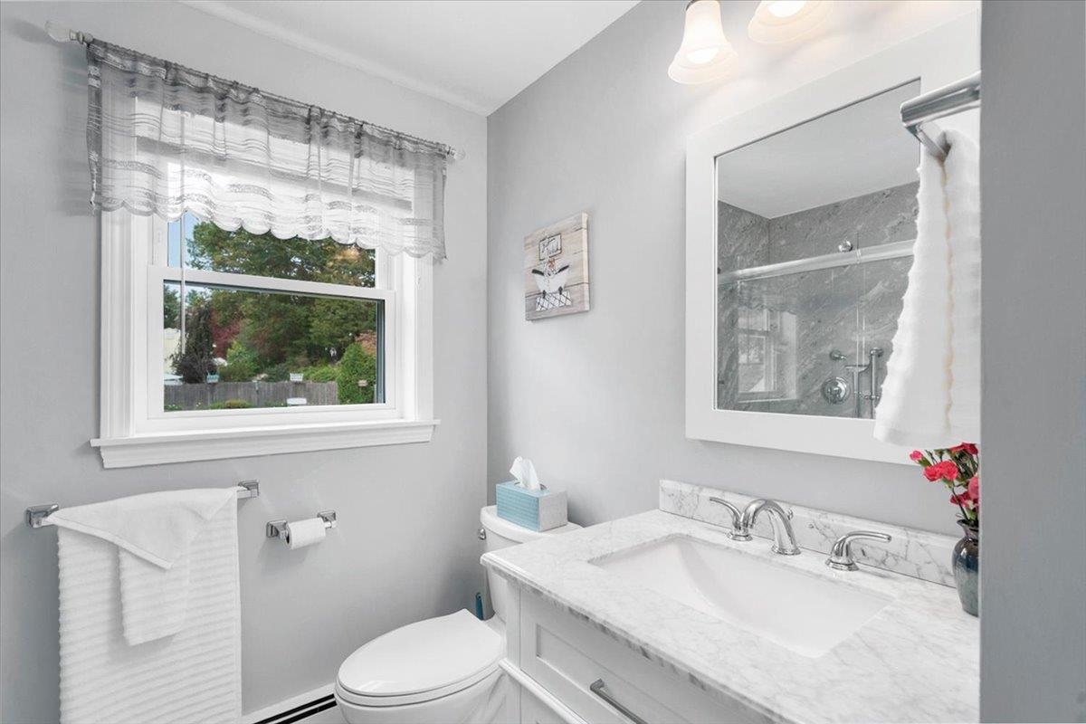 Manchester, New Hampshire 03104, United States, 3 Bedrooms Bedrooms, ,2 BathroomsBathrooms,Residential,Active,229982