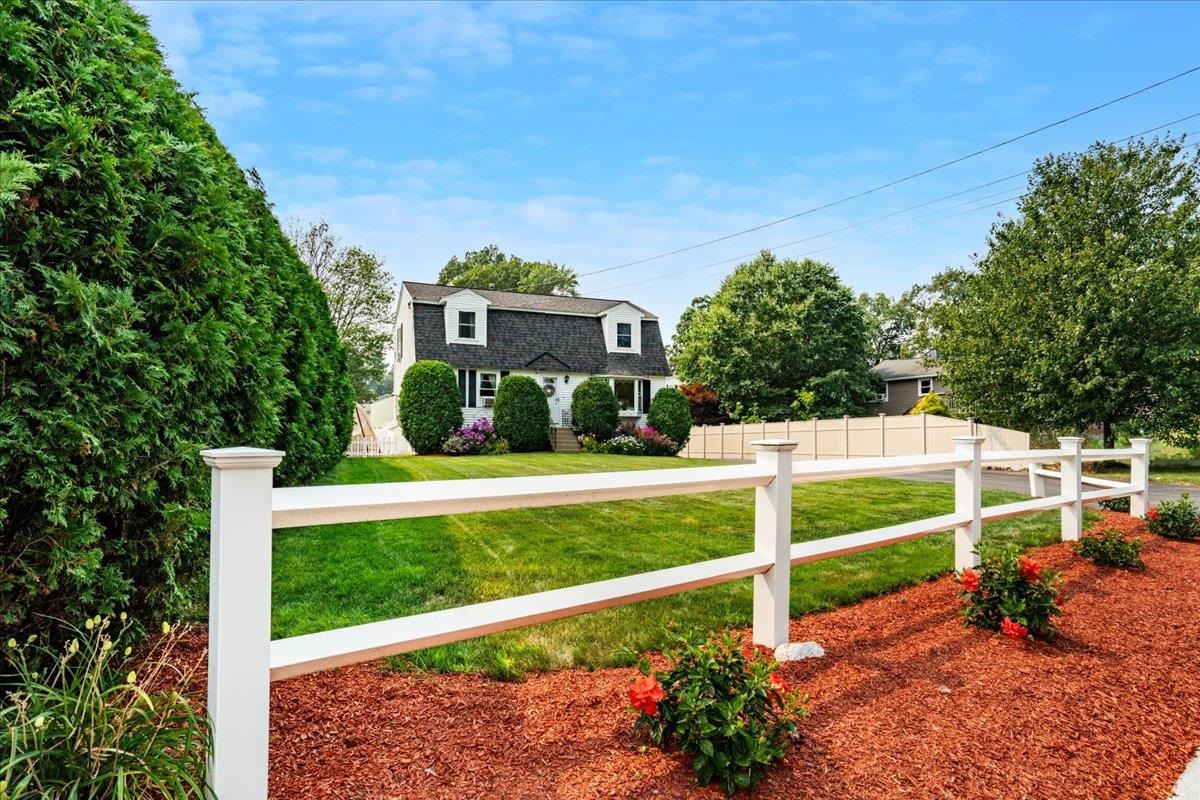 Manchester, New Hampshire 03104, United States, 3 Bedrooms Bedrooms, ,2 BathroomsBathrooms,Residential,Active,229982