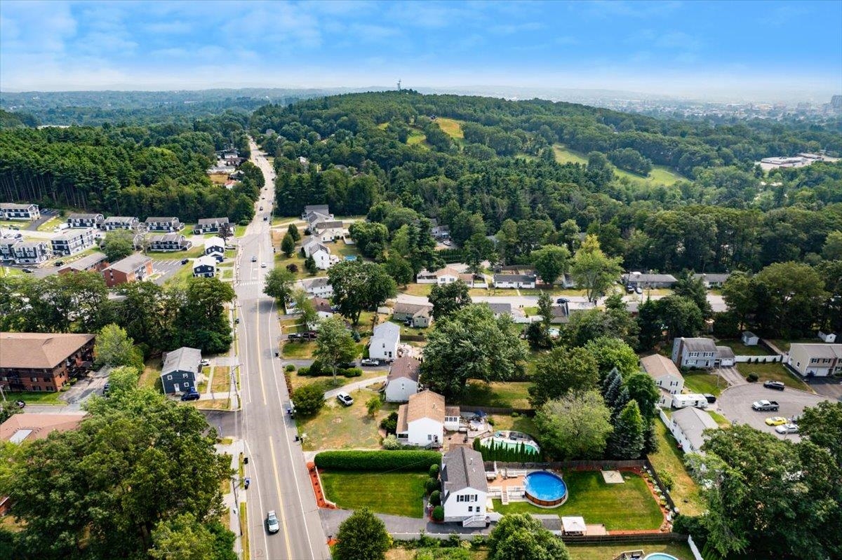 Manchester, New Hampshire 03104, United States, 3 Bedrooms Bedrooms, ,2 BathroomsBathrooms,Residential,Active,229982