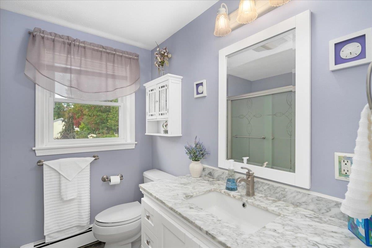 Manchester, New Hampshire 03104, United States, 3 Bedrooms Bedrooms, ,2 BathroomsBathrooms,Residential,Active,229982