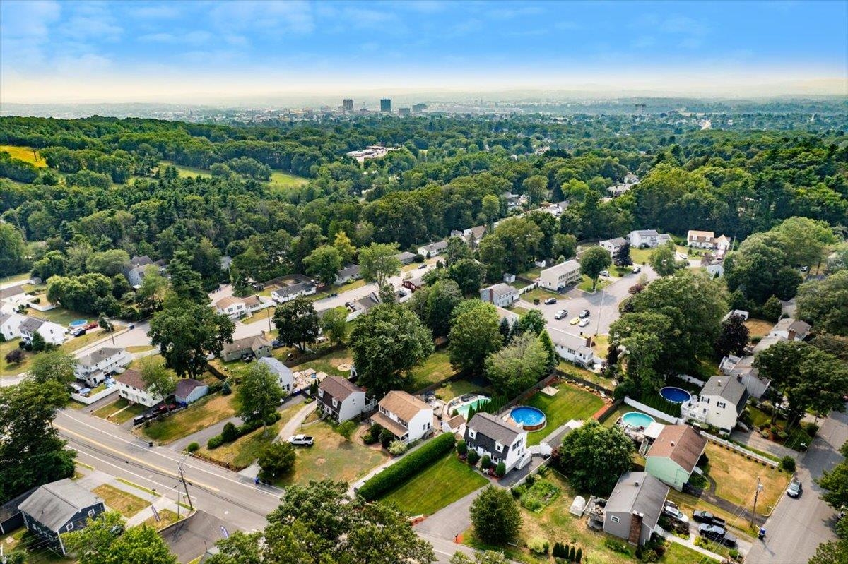 Manchester, New Hampshire 03104, United States, 3 Bedrooms Bedrooms, ,2 BathroomsBathrooms,Residential,Active,229982