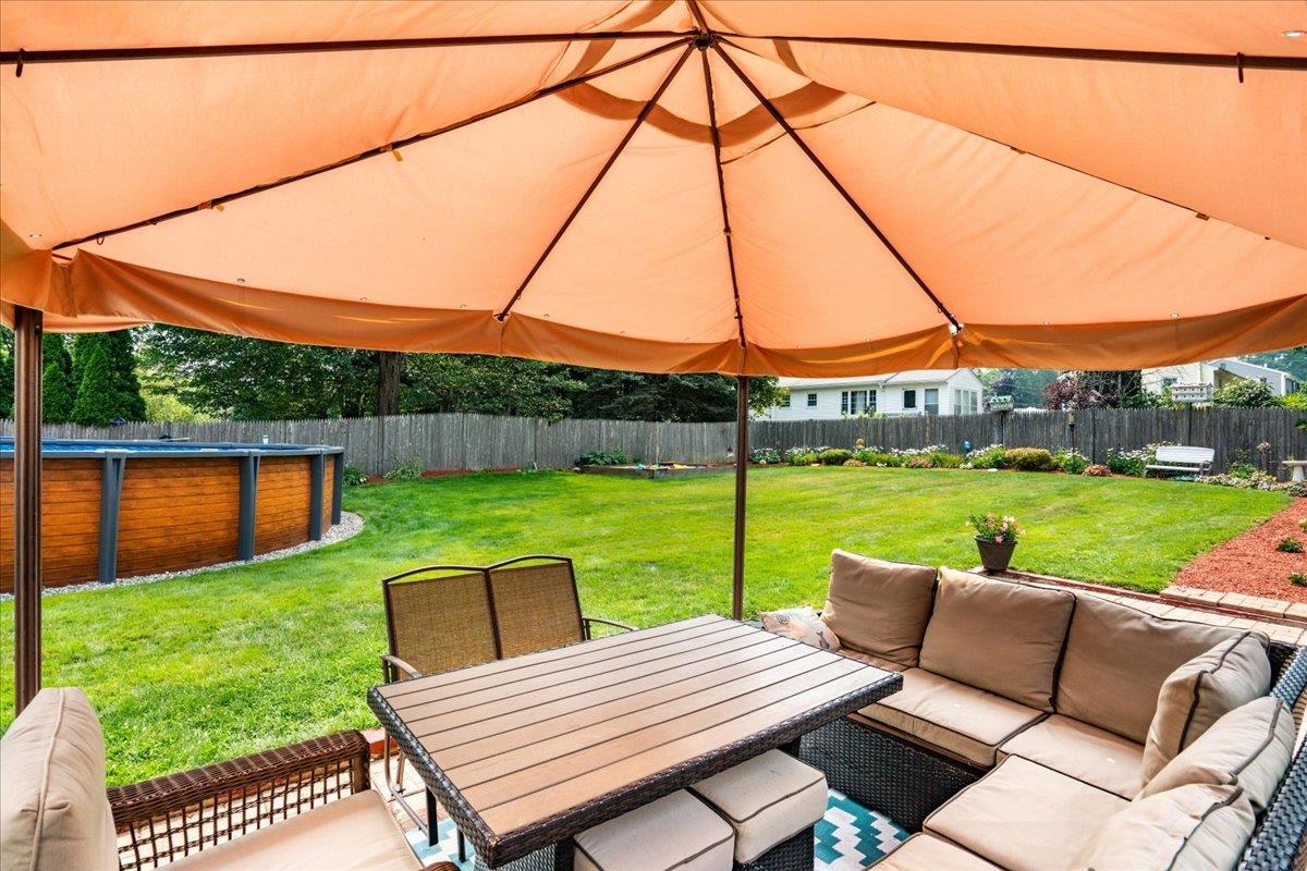 Manchester, New Hampshire 03104, United States, 3 Bedrooms Bedrooms, ,2 BathroomsBathrooms,Residential,Active,229982